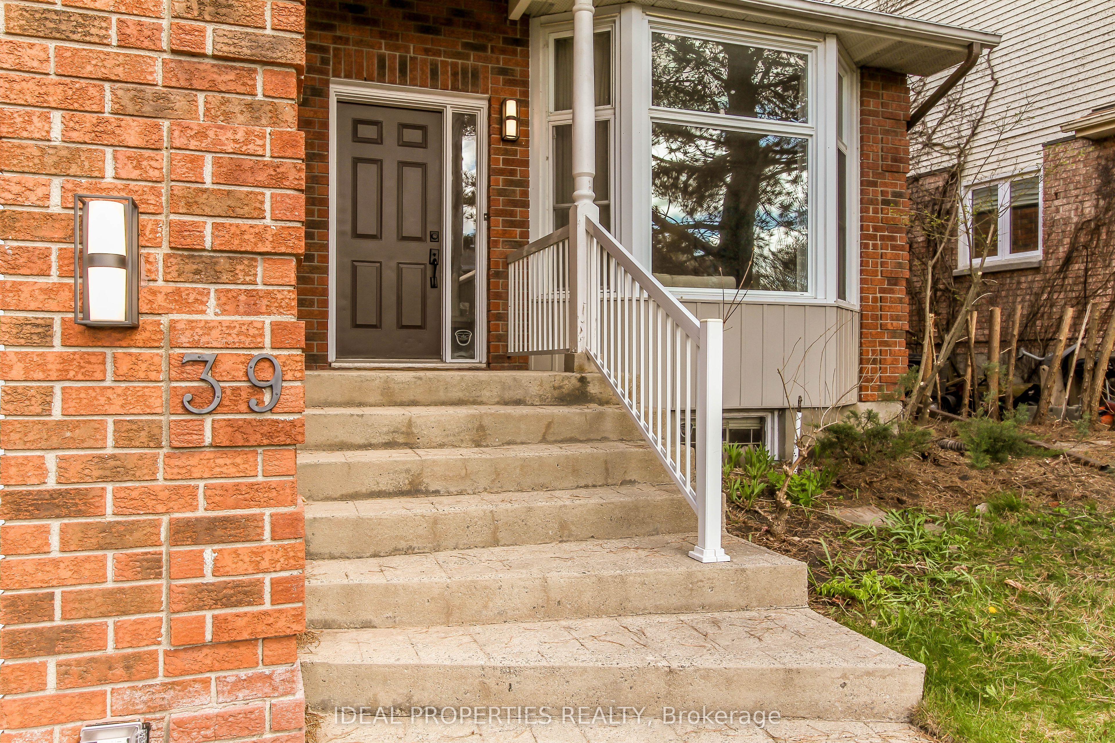 39 Huntings End Avenue Property Photo 2