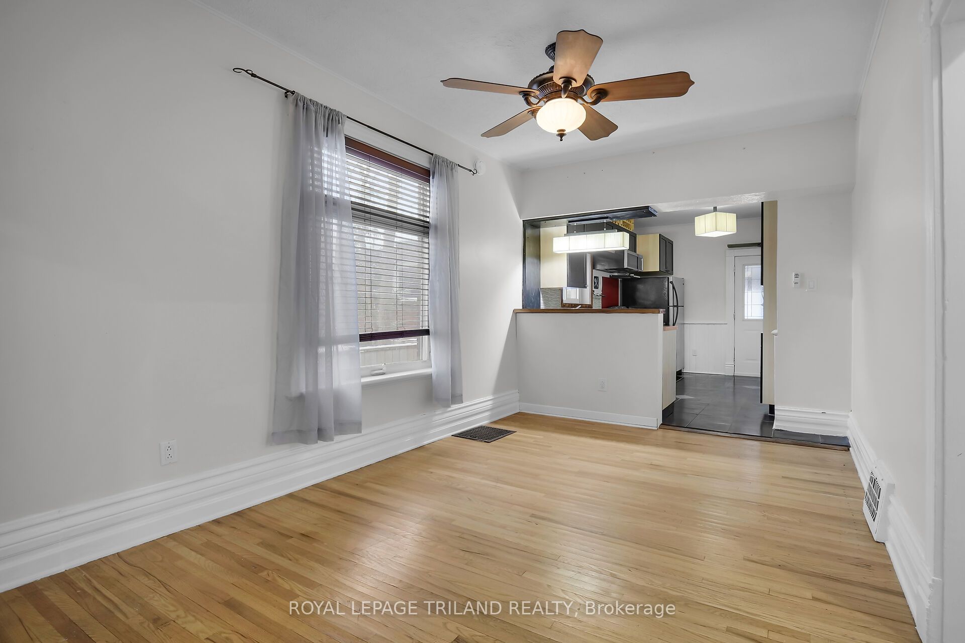 18 Wharncliffe Road S Property Photo 1