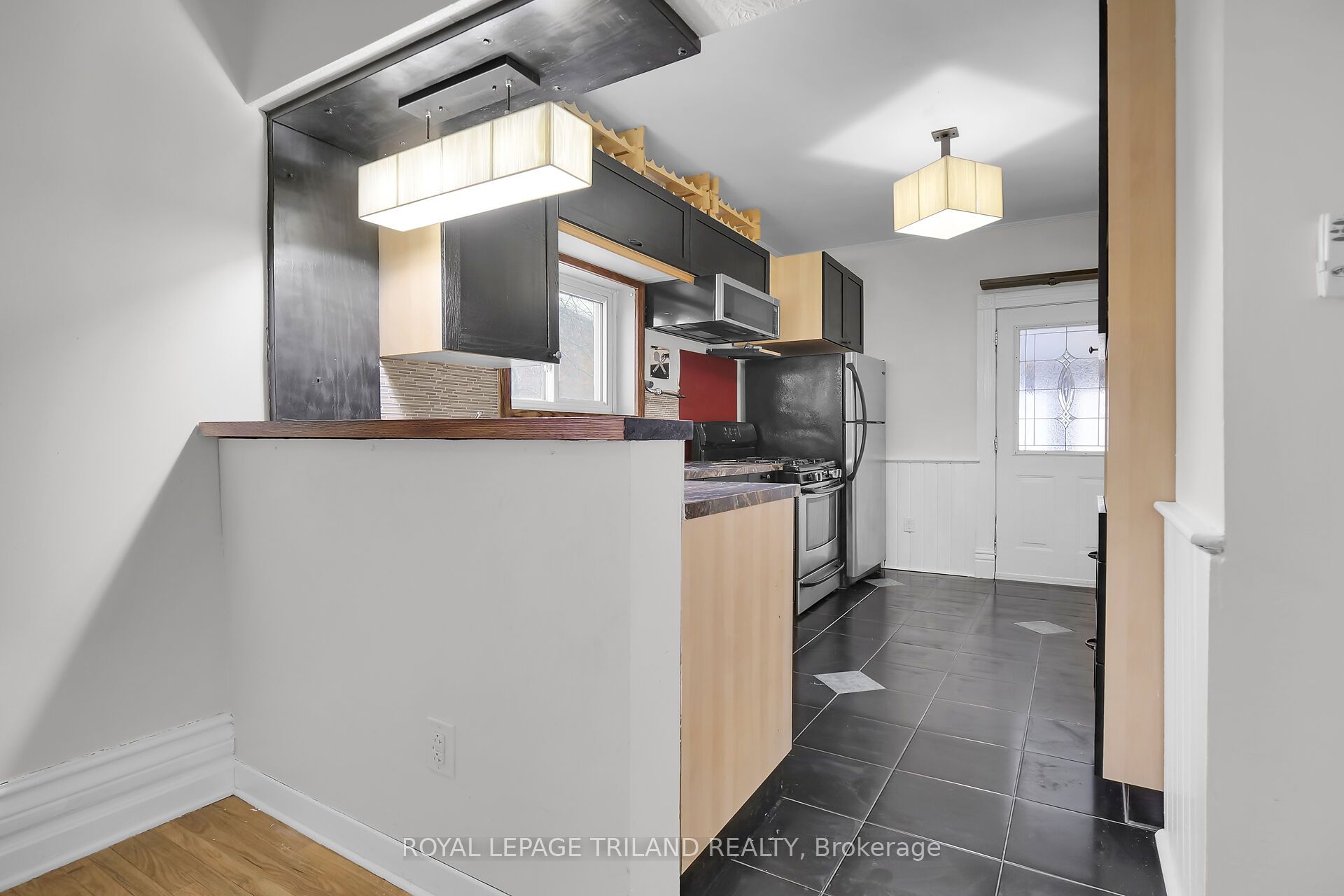 18 Wharncliffe Road S Property Photo 2