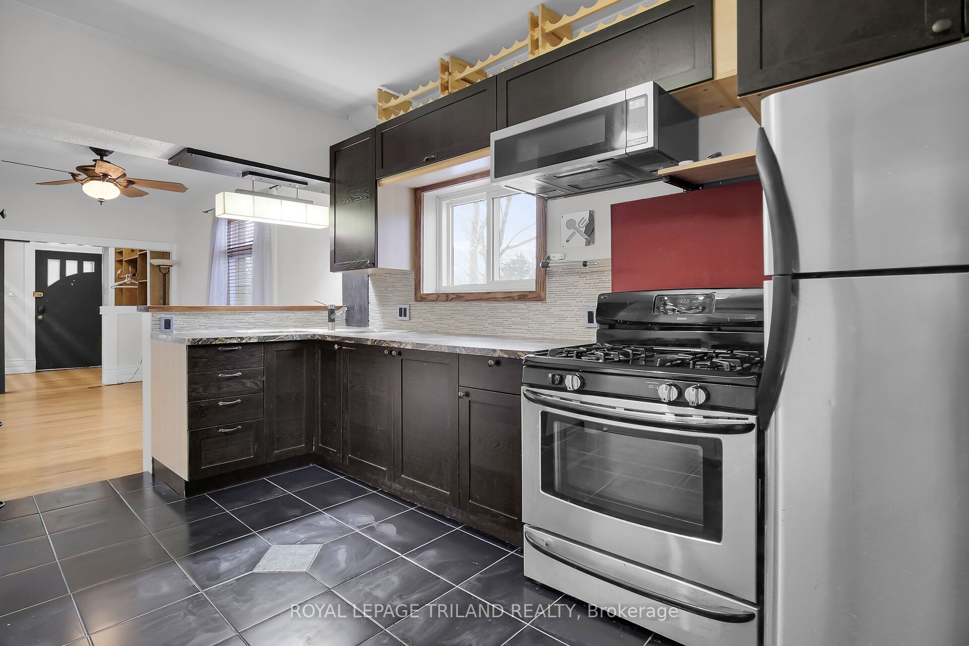 18 Wharncliffe Road S Property Photo 3