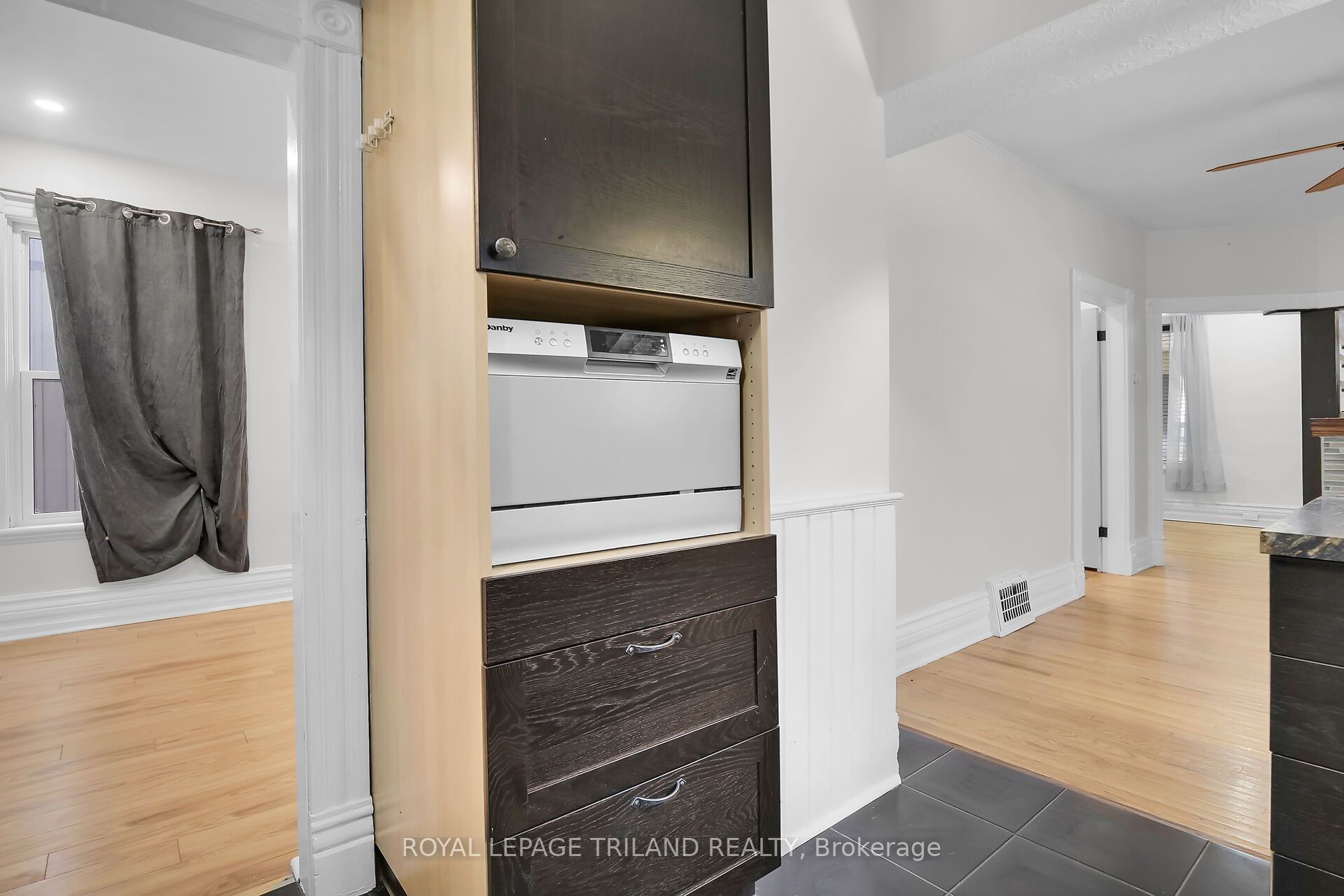 18 Wharncliffe Road S Property Photo 4