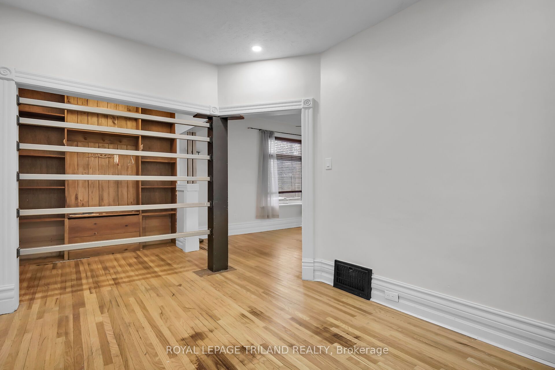 18 Wharncliffe Road S Property Photo 6
