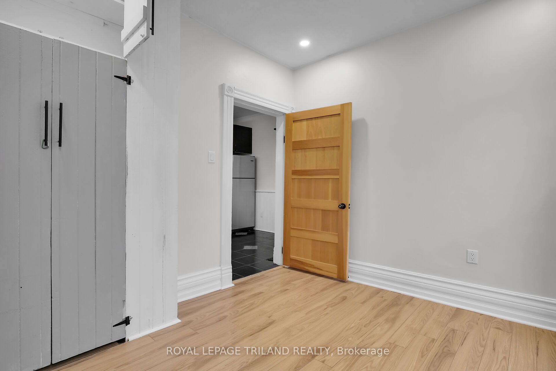 18 Wharncliffe Road S Property Photo 9