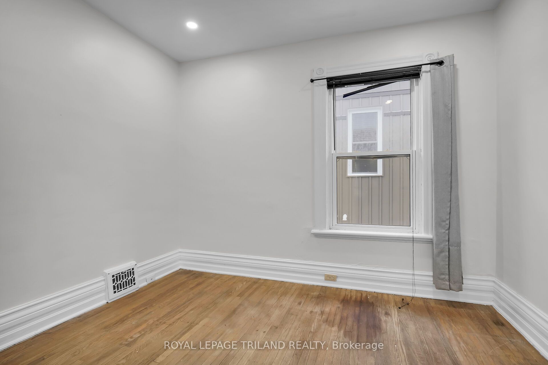 18 Wharncliffe Road S Property Photo 10