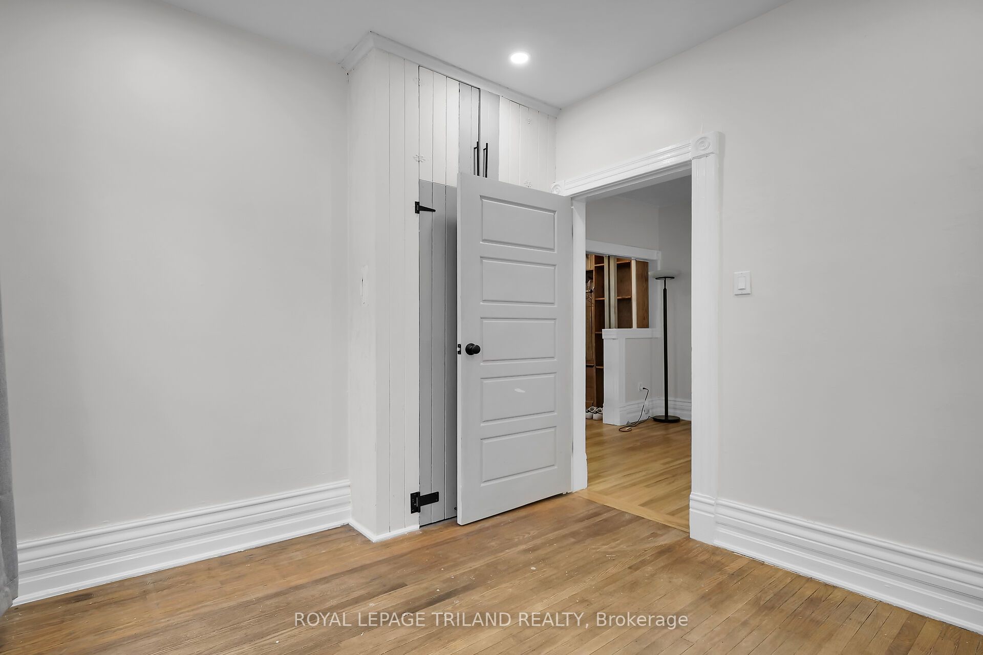 18 Wharncliffe Road S Property Photo 11
