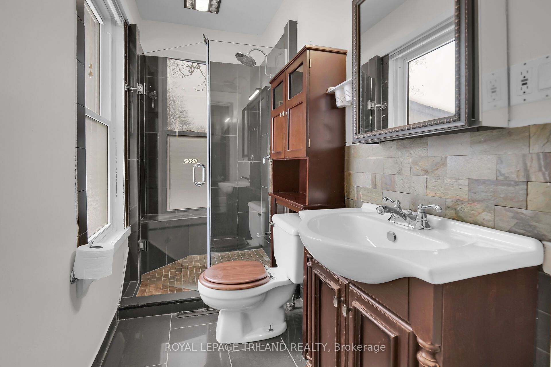 18 Wharncliffe Road S Property Photo 12