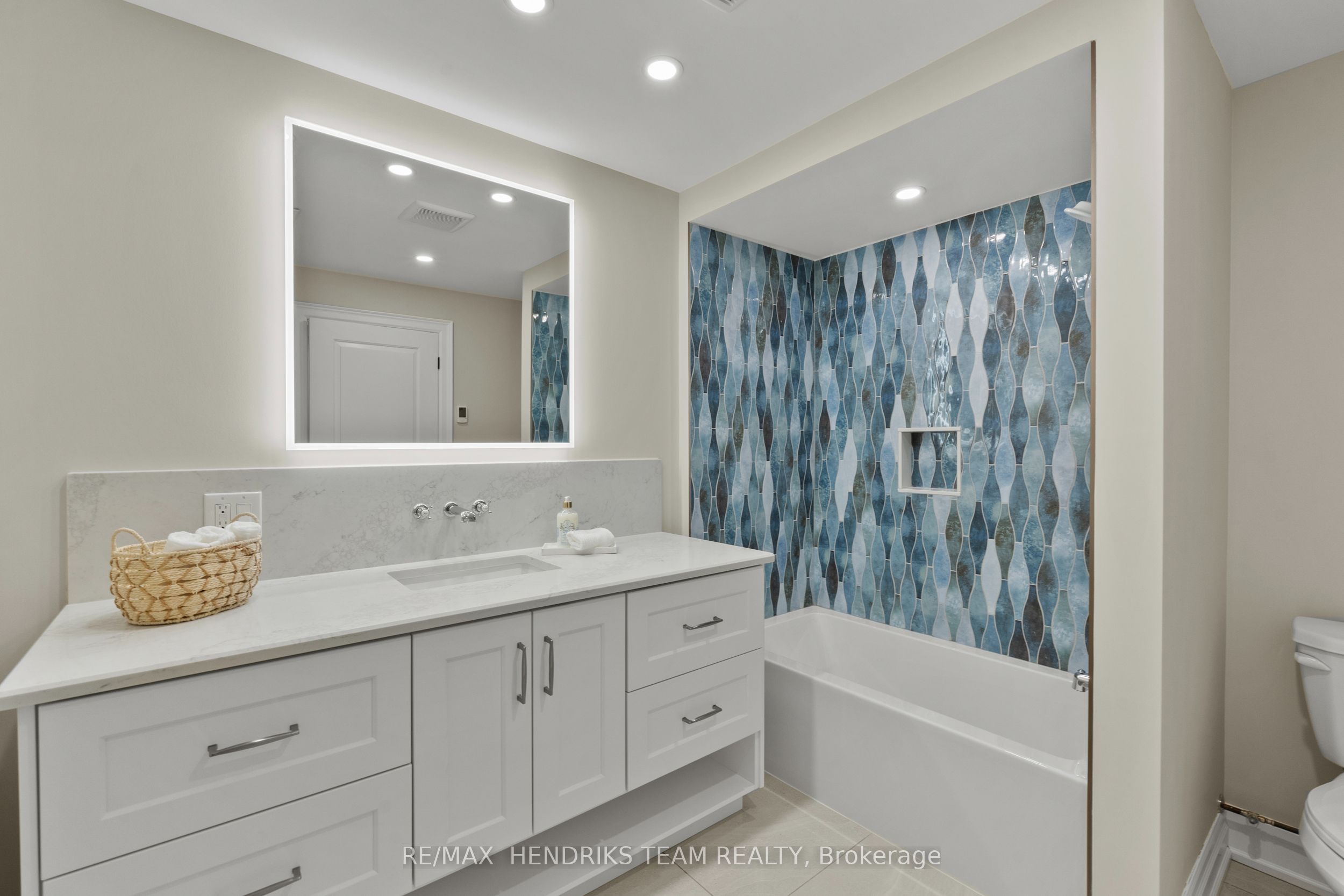 5b Wilholme Drive Property Photo 35