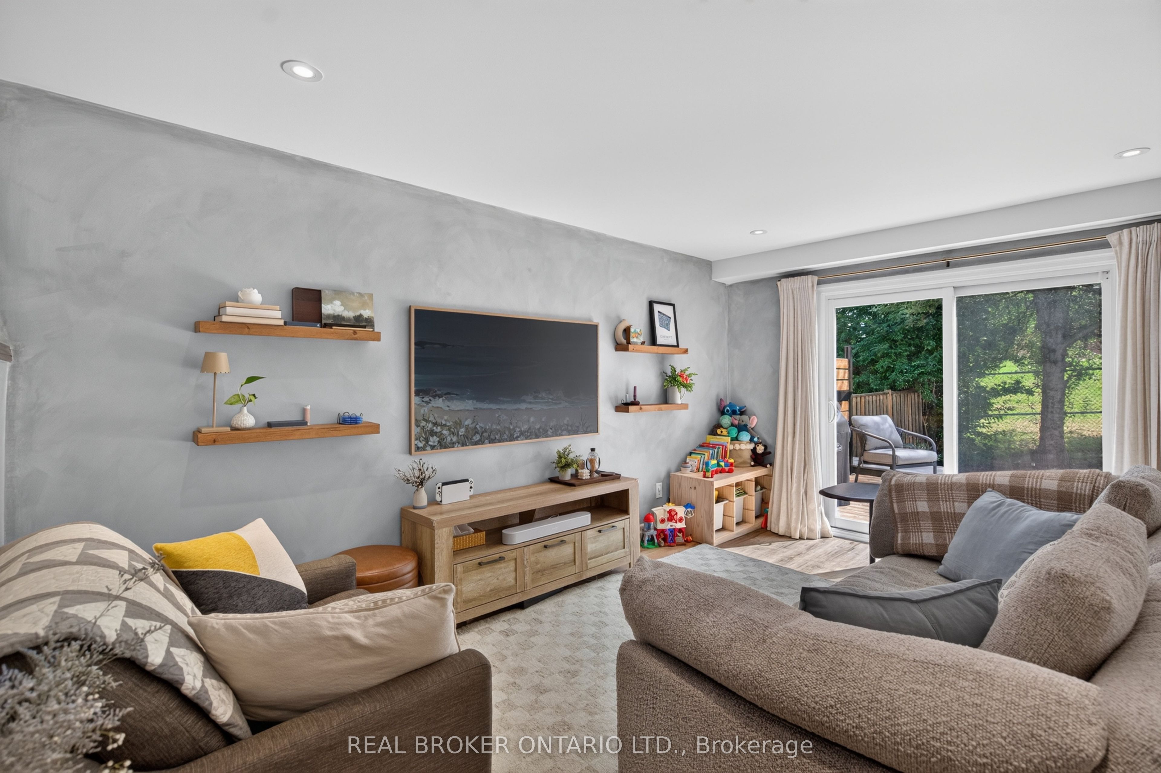 171 Golfwood Drive Property Photo 6