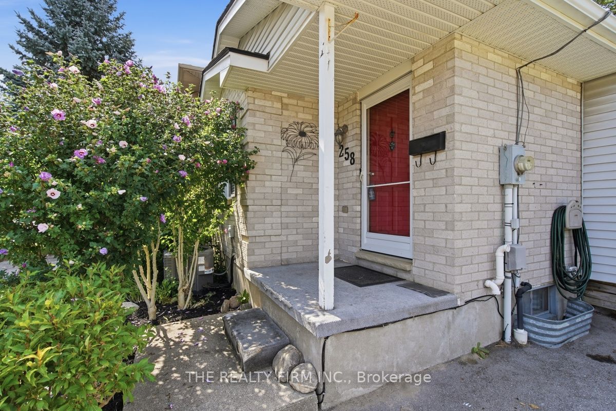 258 Olympic Crescent Property Photo 2
