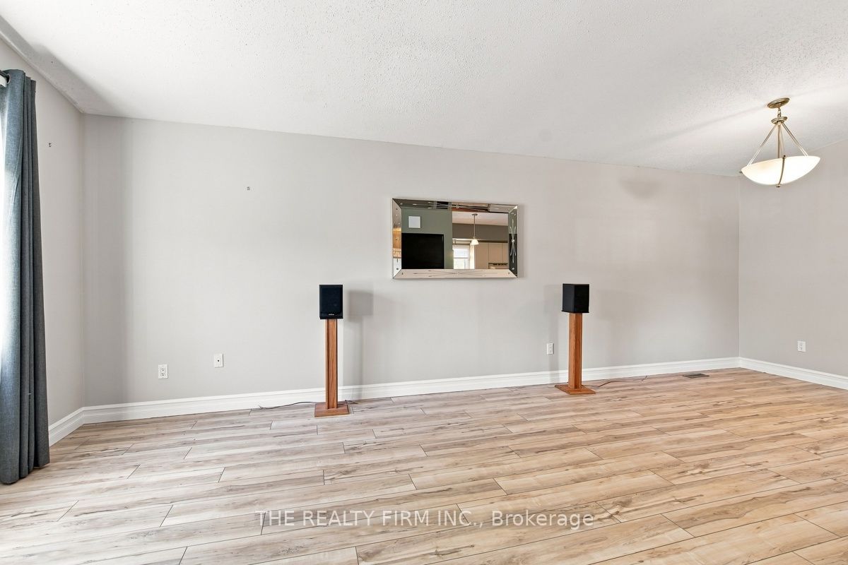 258 Olympic Crescent Property Photo 5
