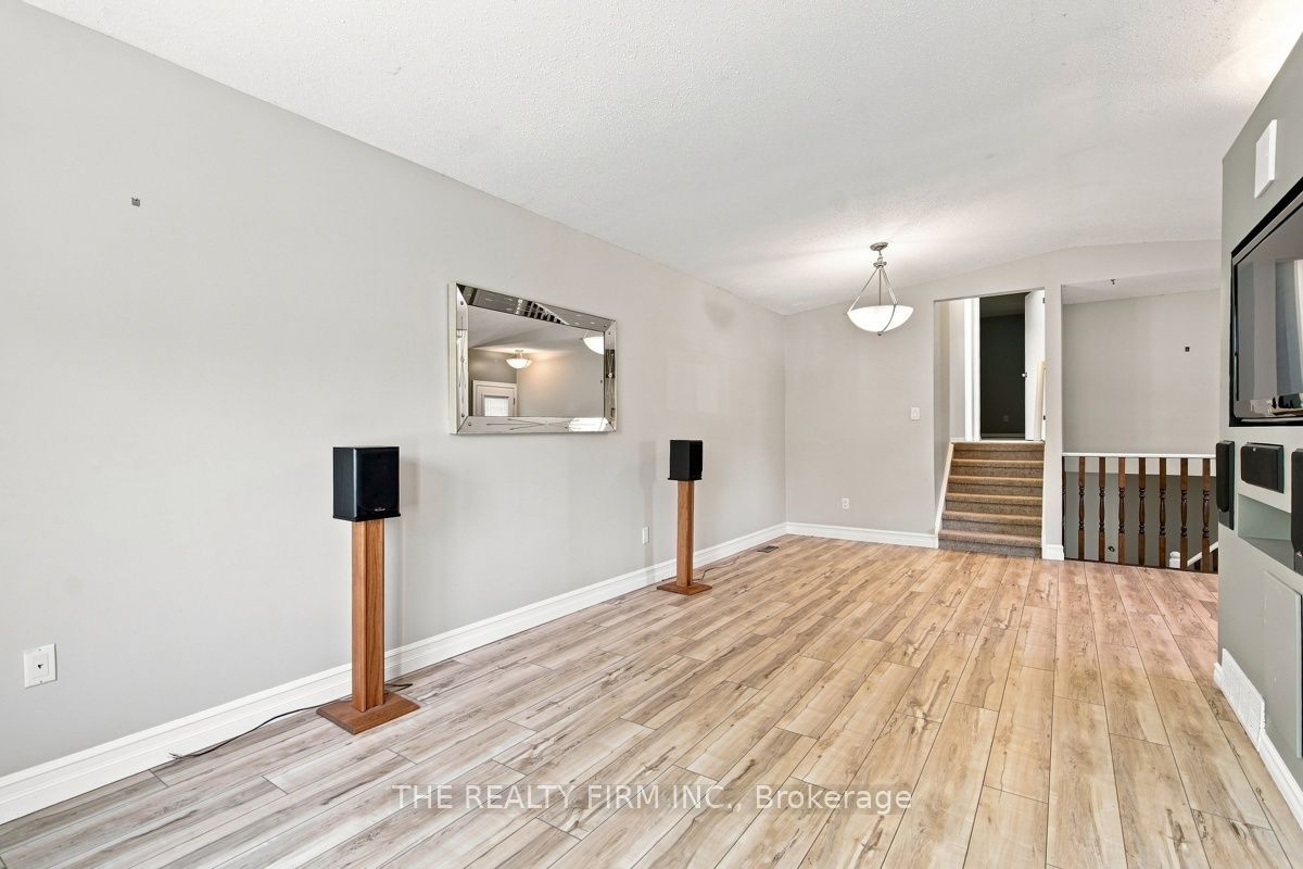 258 Olympic Crescent Property Photo 6