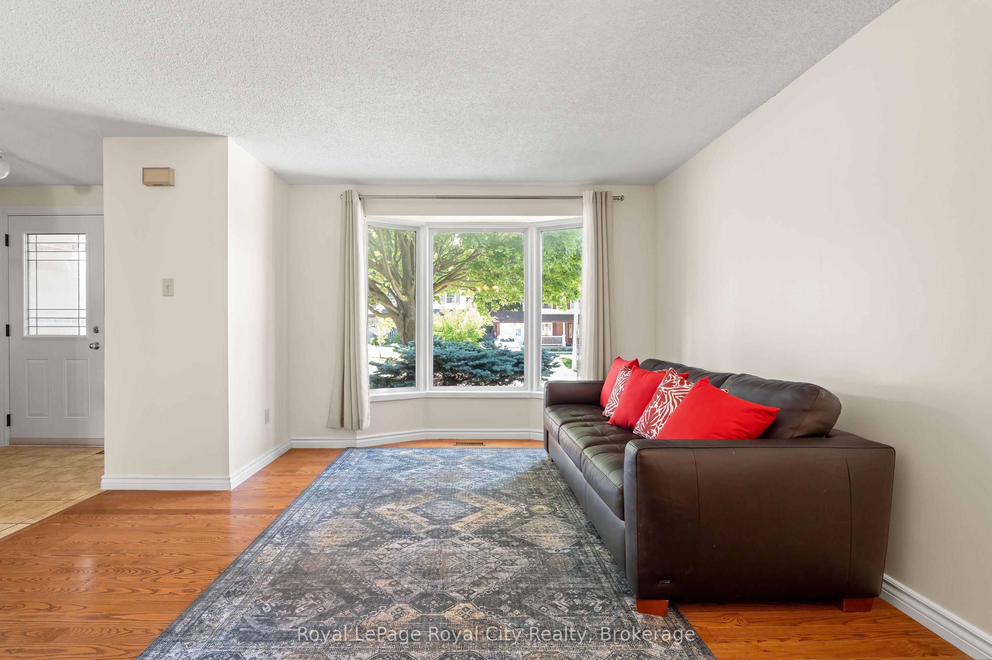 121 Imperial Road N Property Photo 3