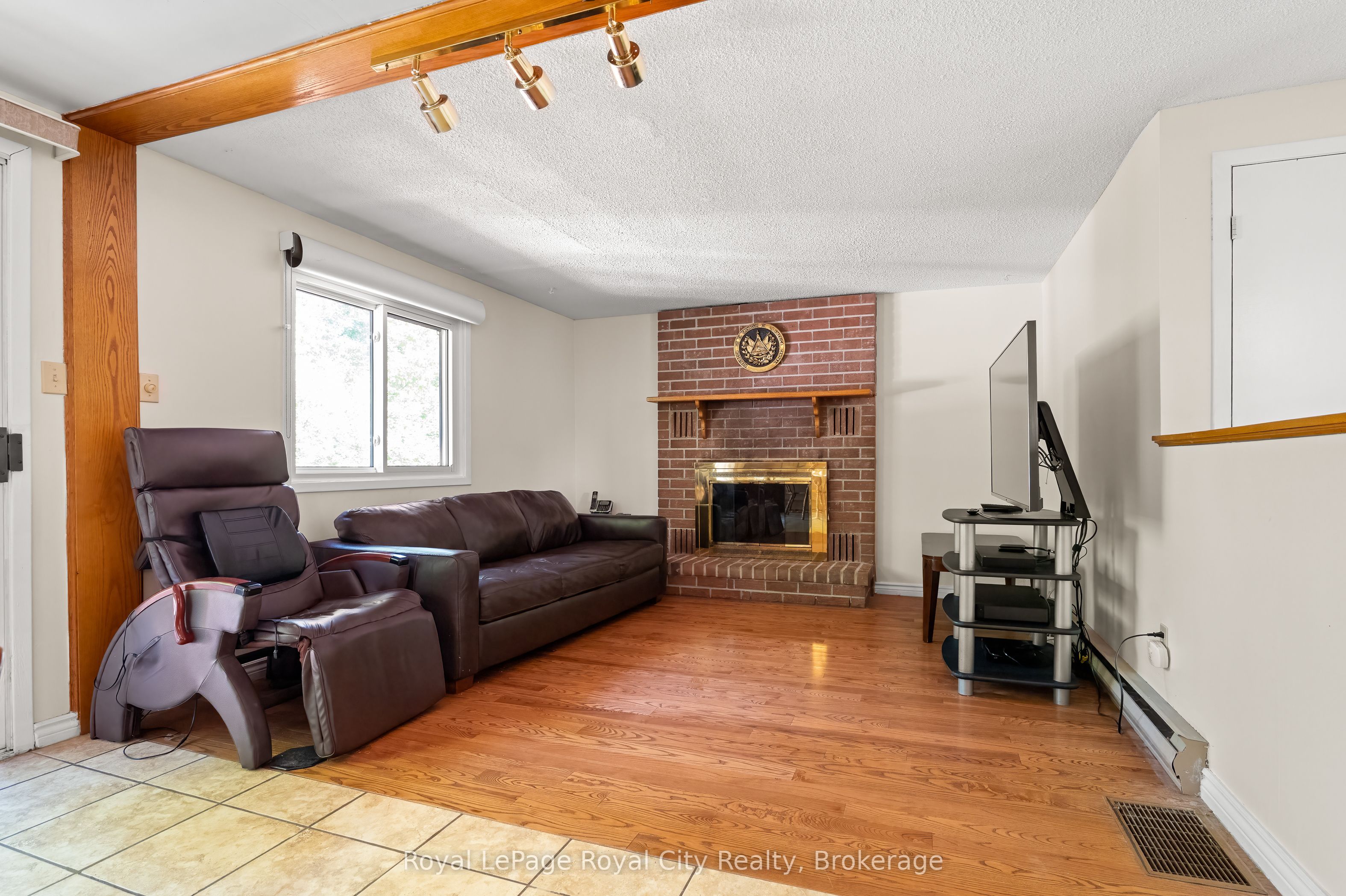 121 Imperial Road N Property Photo 5