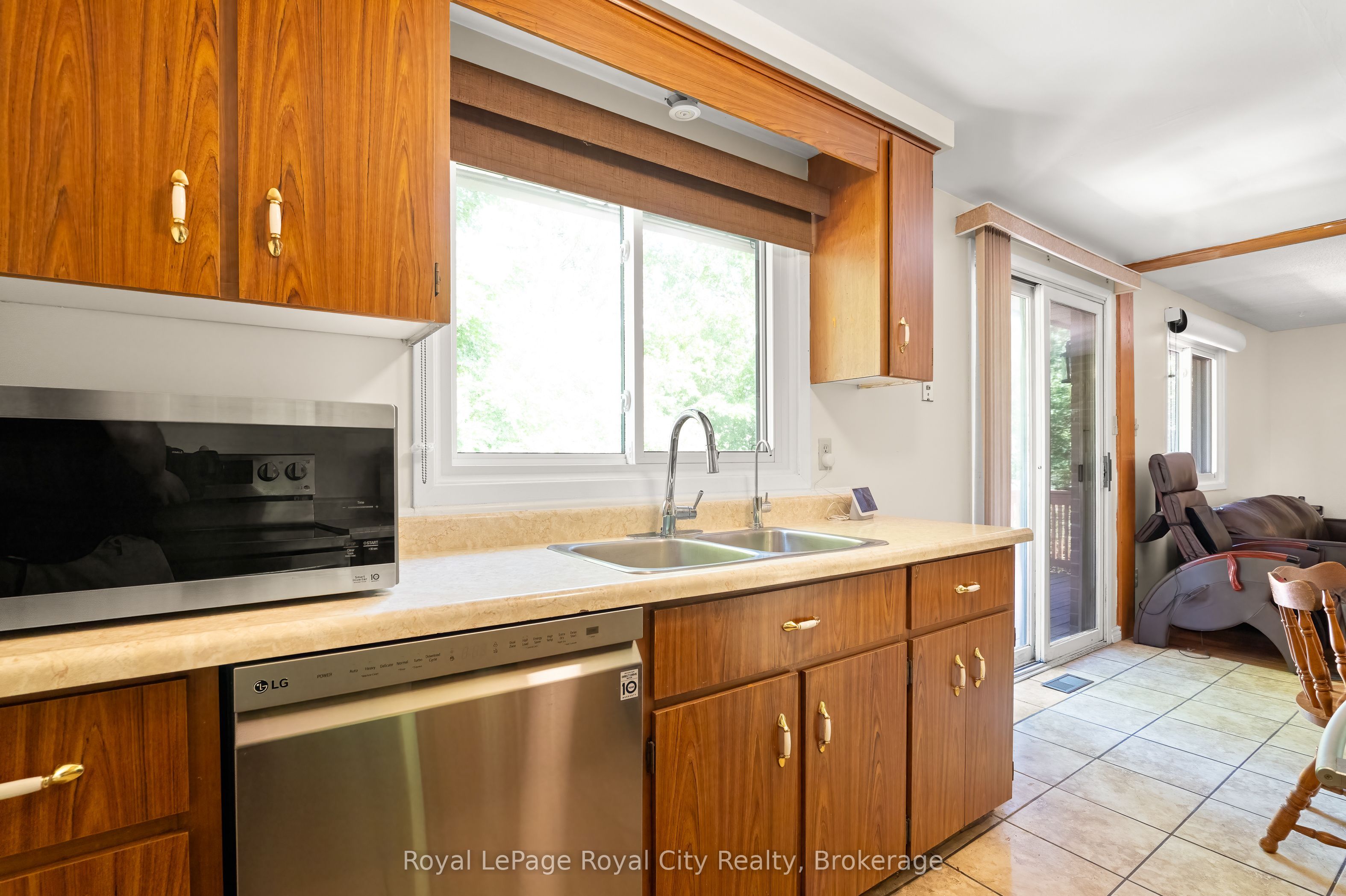 121 Imperial Road N Property Photo 16