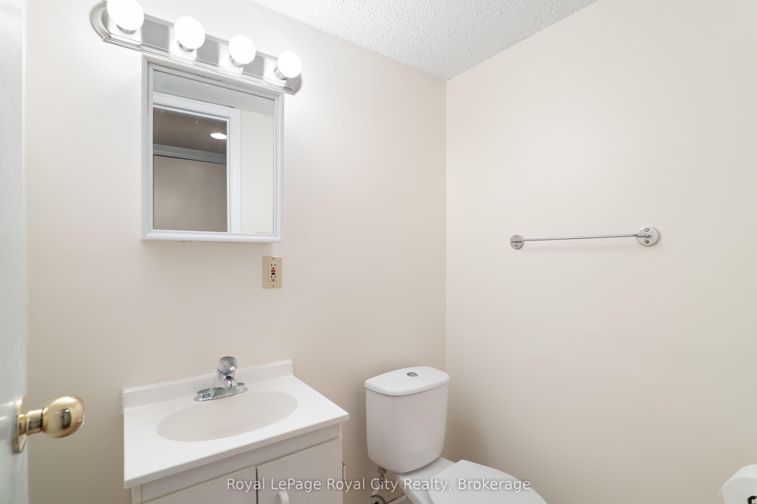 121 Imperial Road N Property Photo 33
