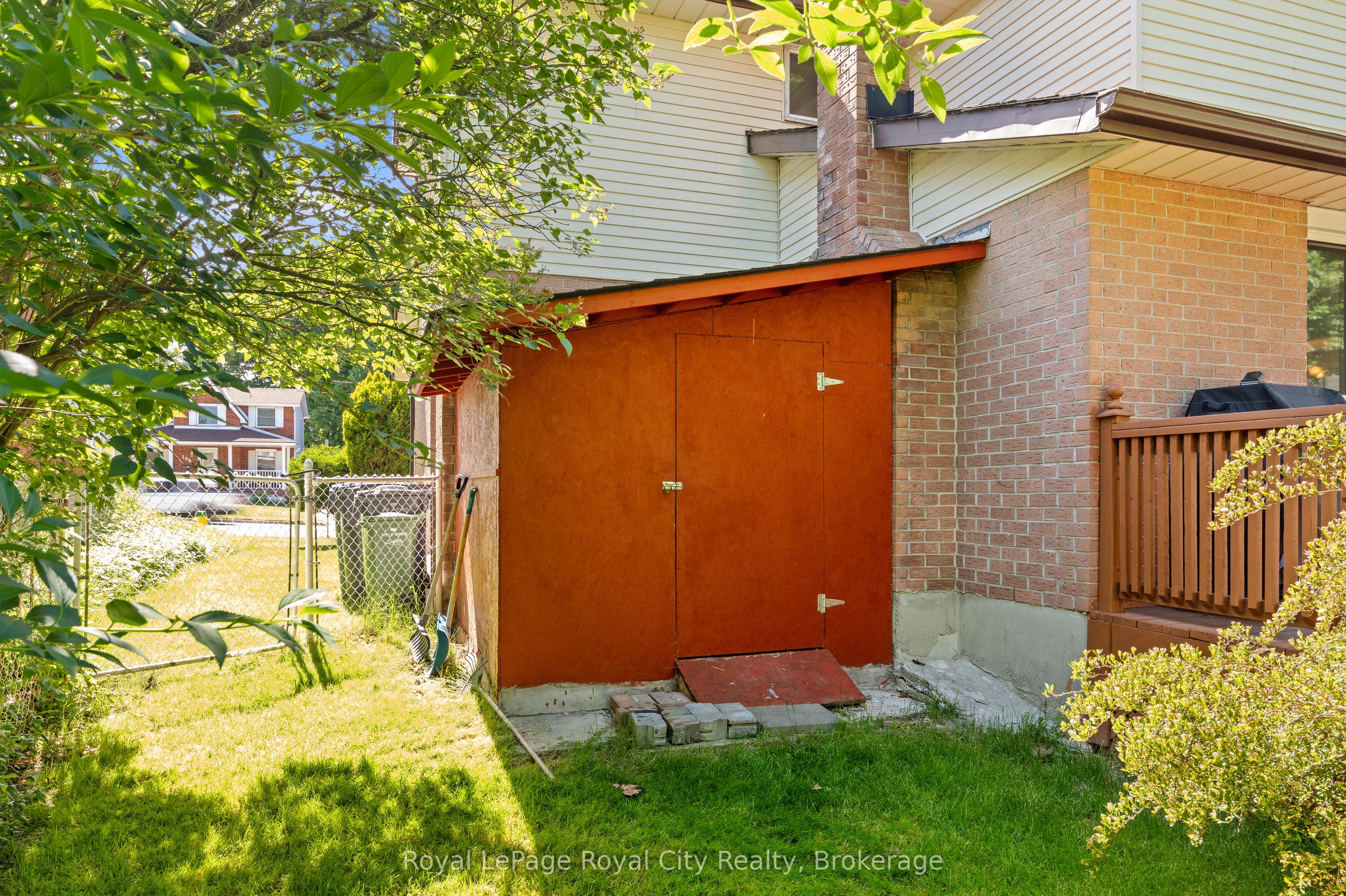 121 Imperial Road N Property Photo 37