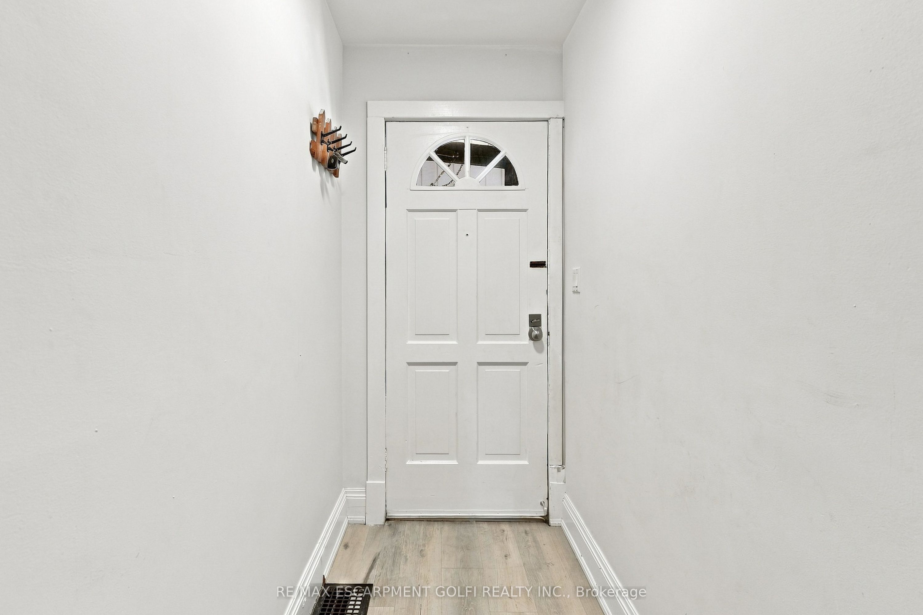 463 Dunsmure Avenue Property Photo 5