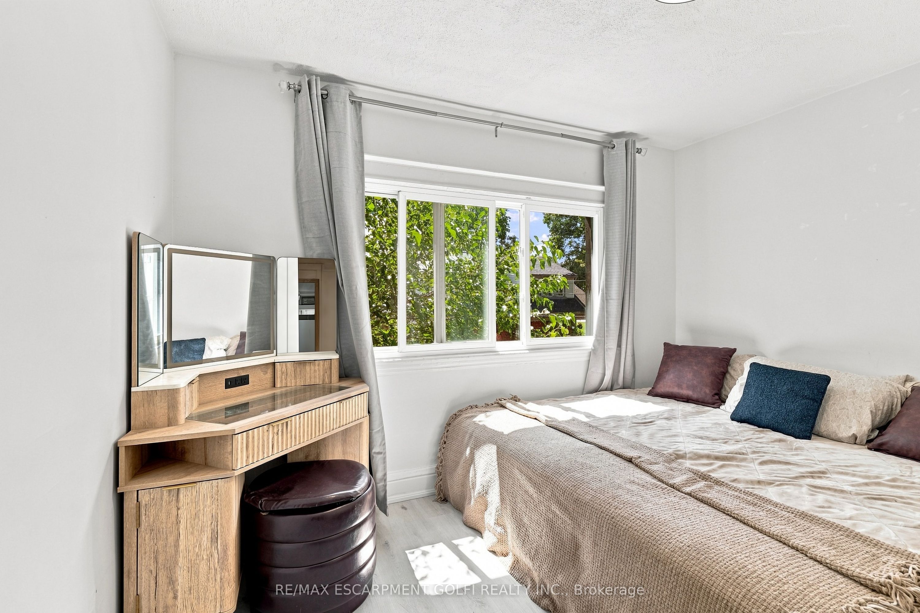 463 Dunsmure Avenue Property Photo 12