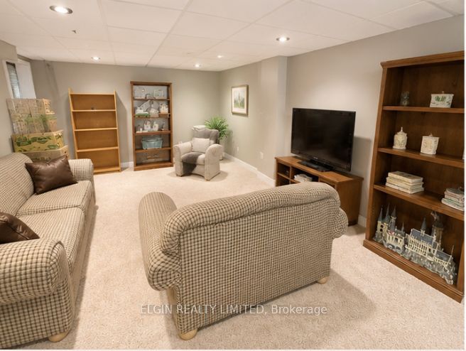 111 Manor Road Property Photo 10