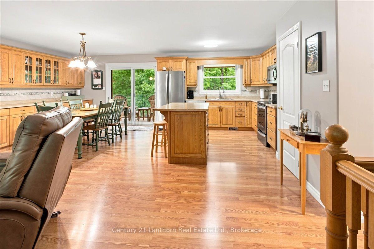 18448 Highway 62 Property Photo 11