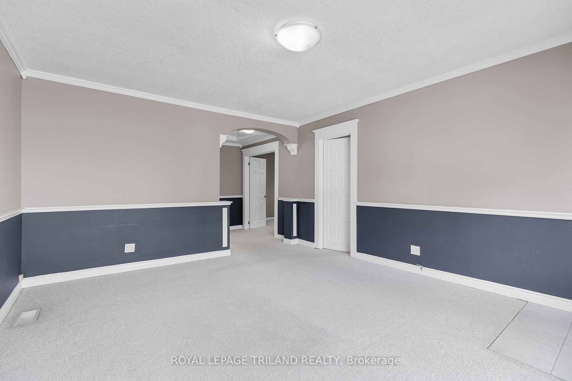 35 Miles Street Property Photo 5