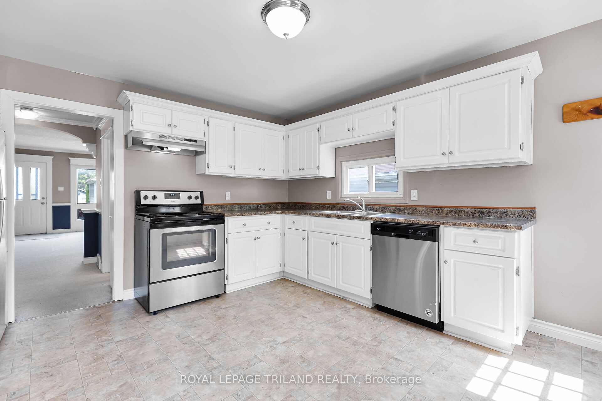 35 Miles Street Property Photo 7