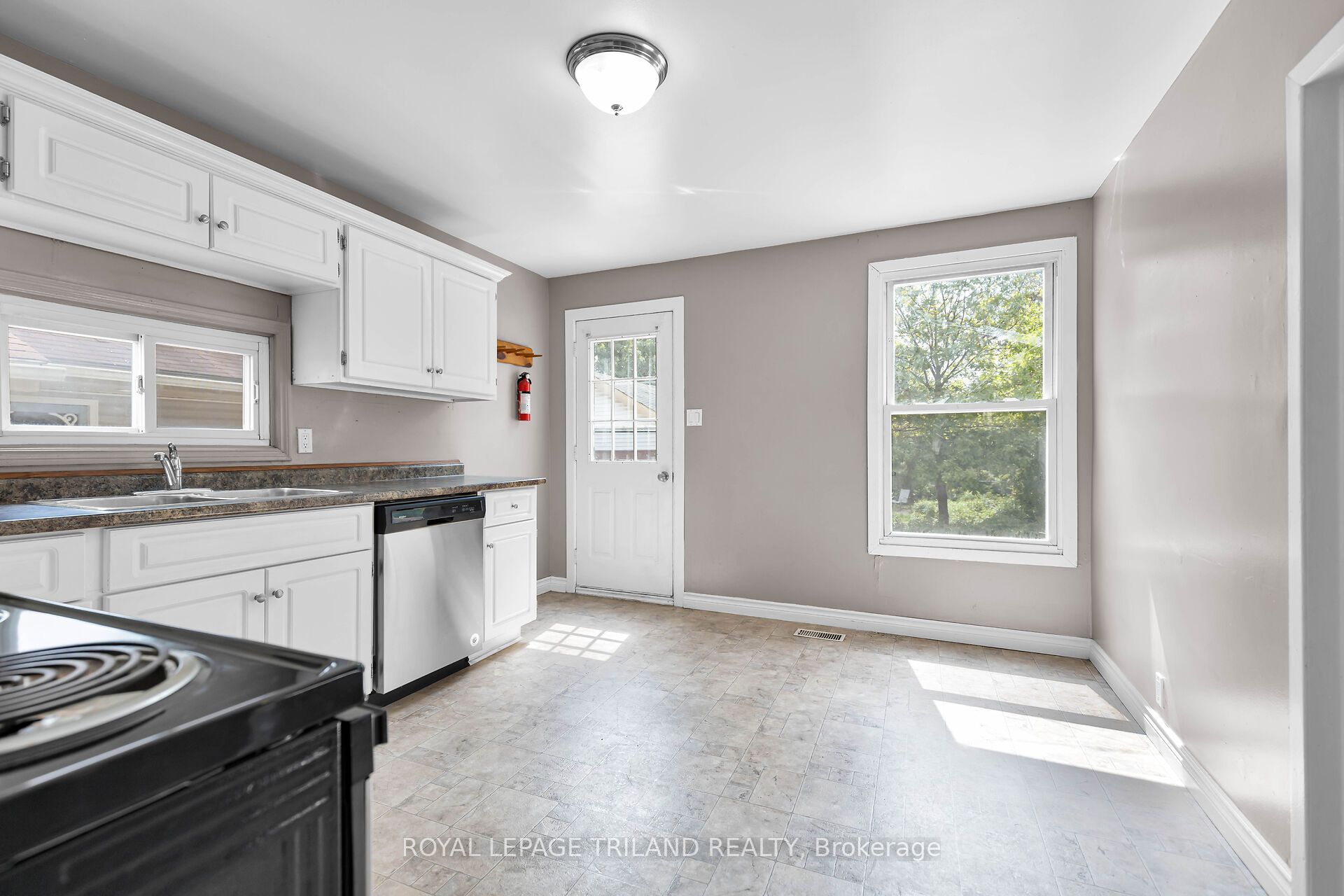 35 Miles Street Property Photo 9