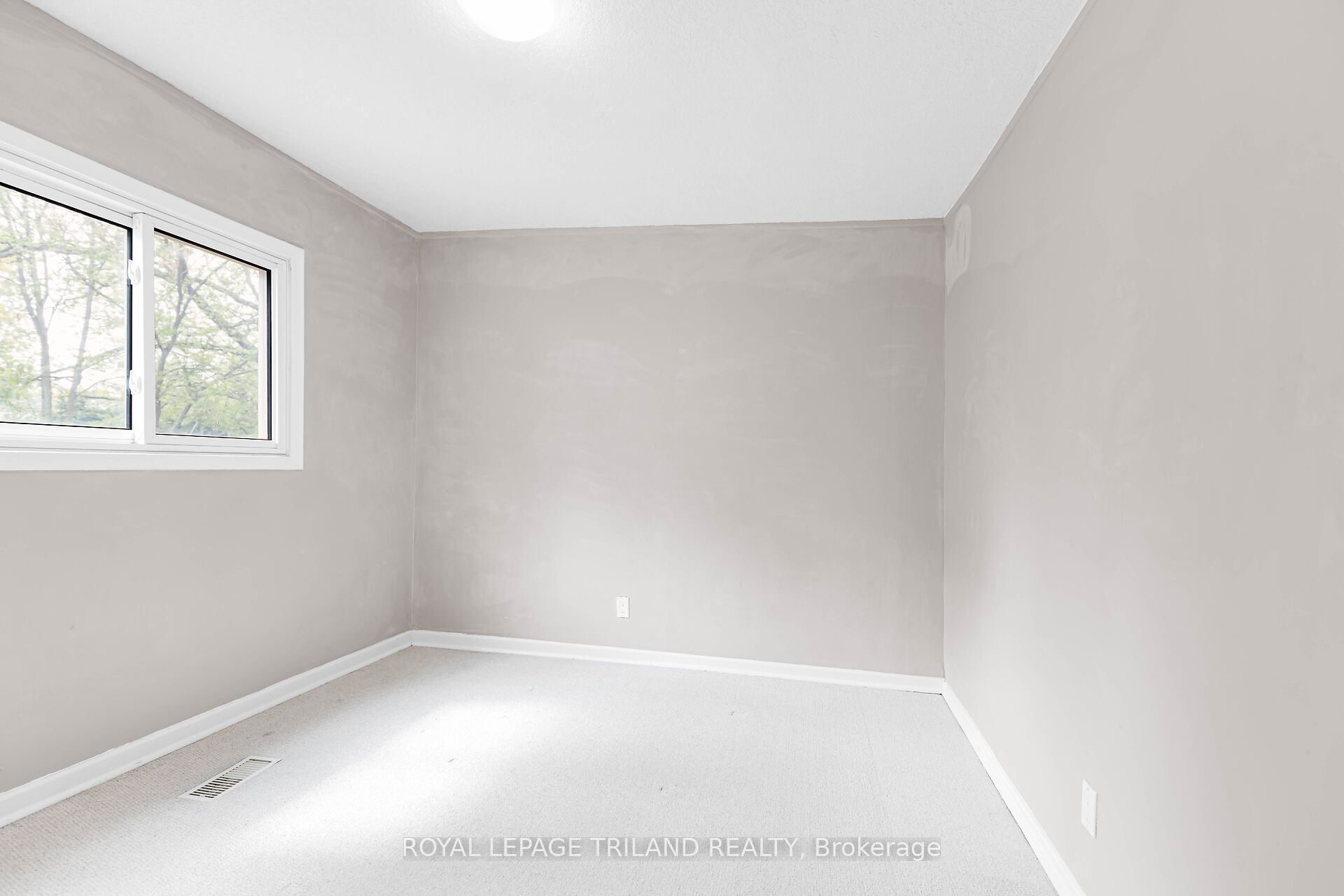 35 Miles Street Property Photo 11