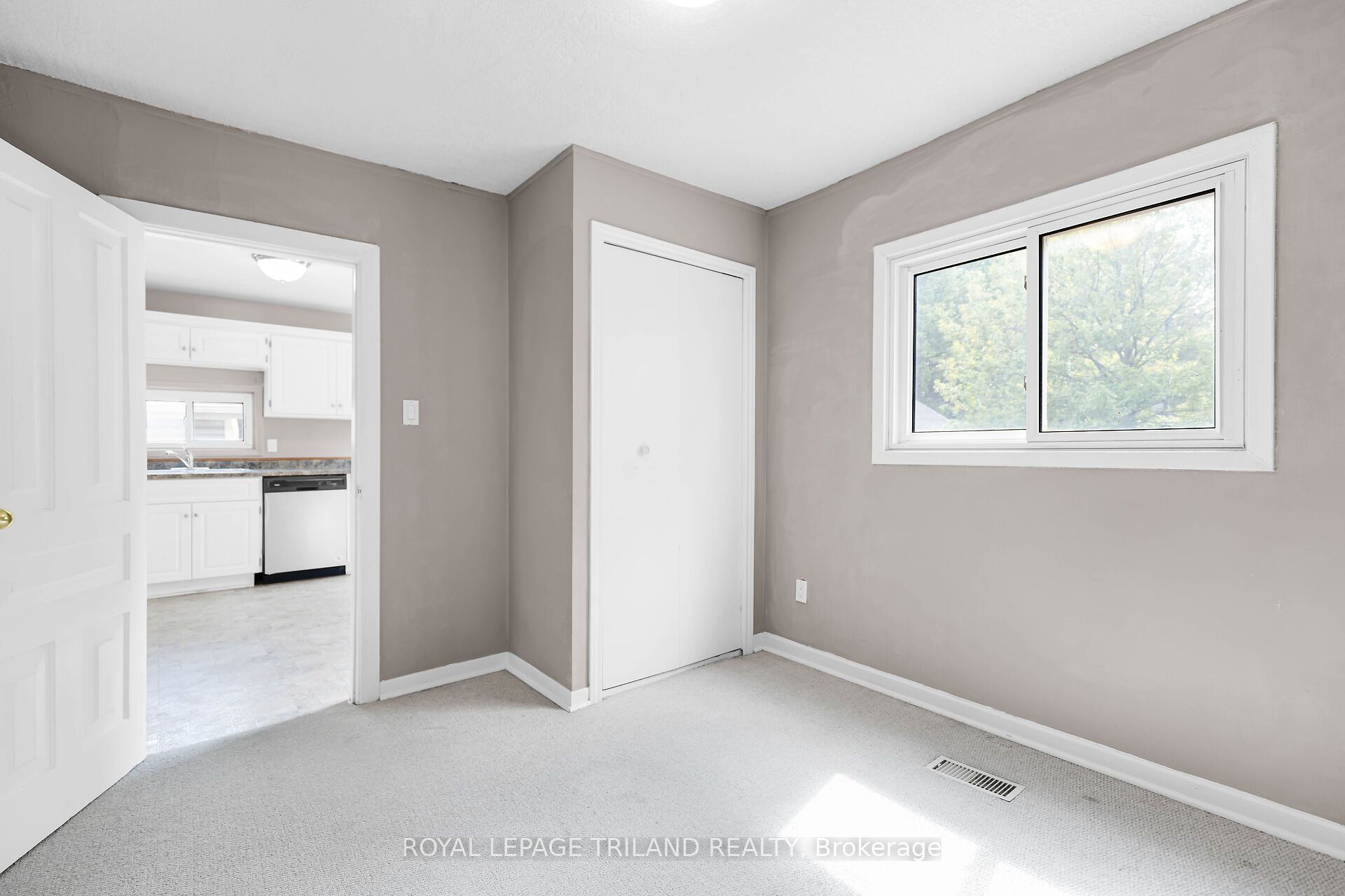 35 Miles Street Property Photo 12
