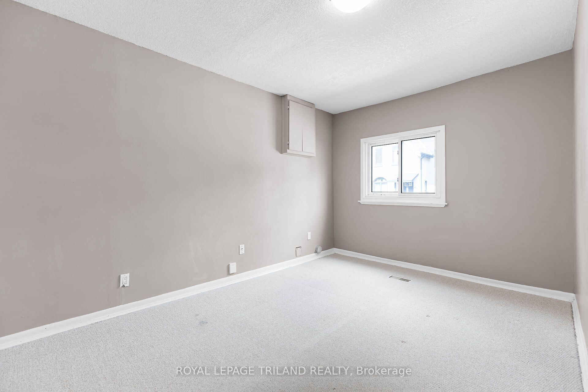 35 Miles Street Property Photo 13