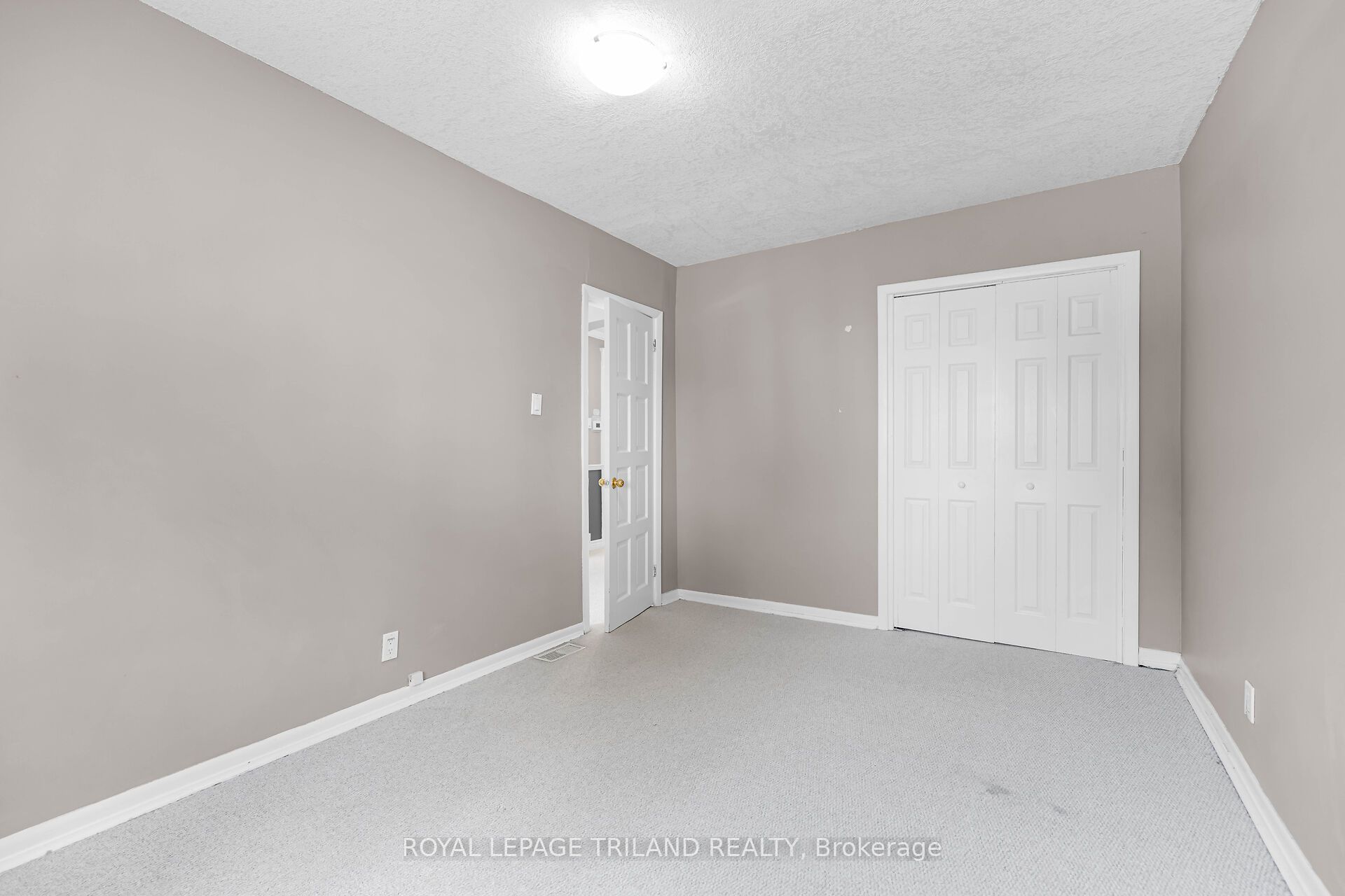 35 Miles Street Property Photo 14