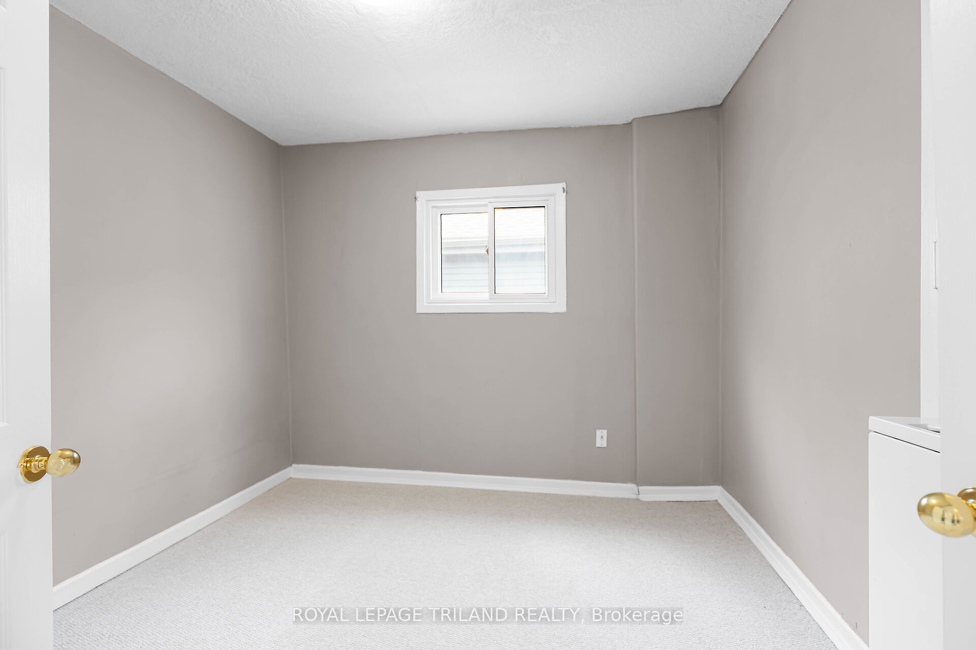 35 Miles Street Property Photo 15