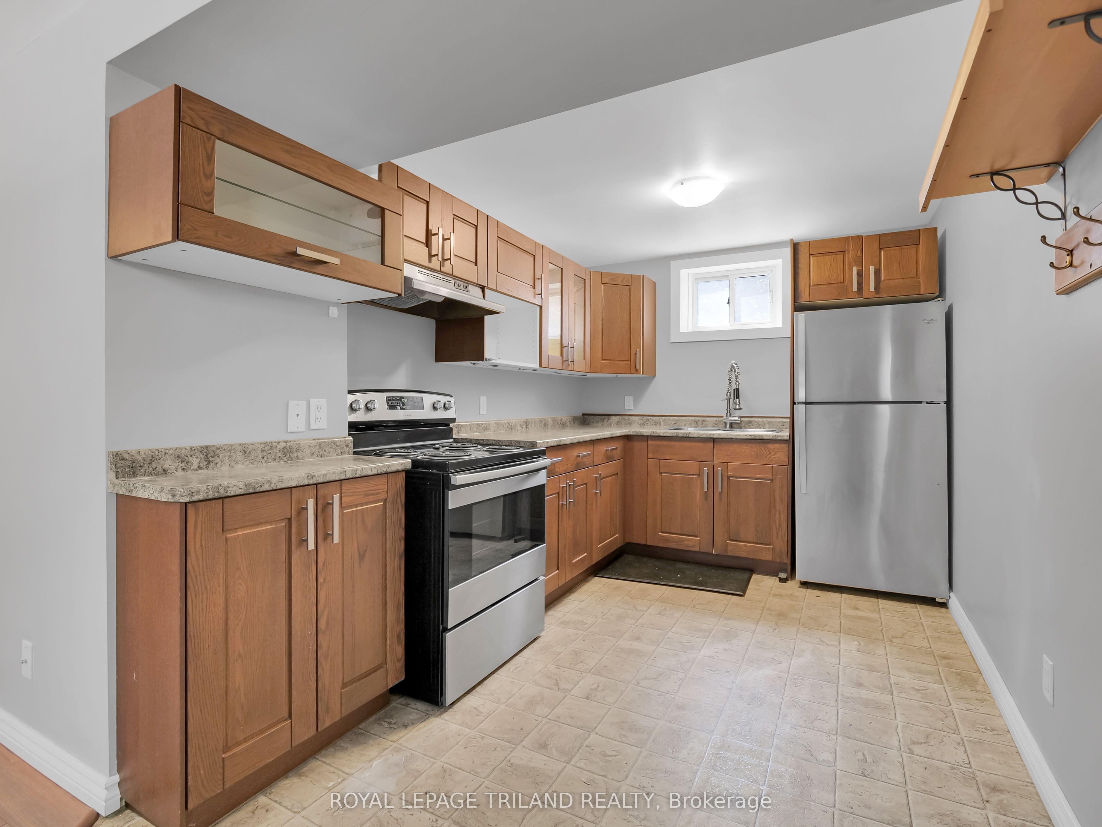 35 Miles Street Property Photo 24