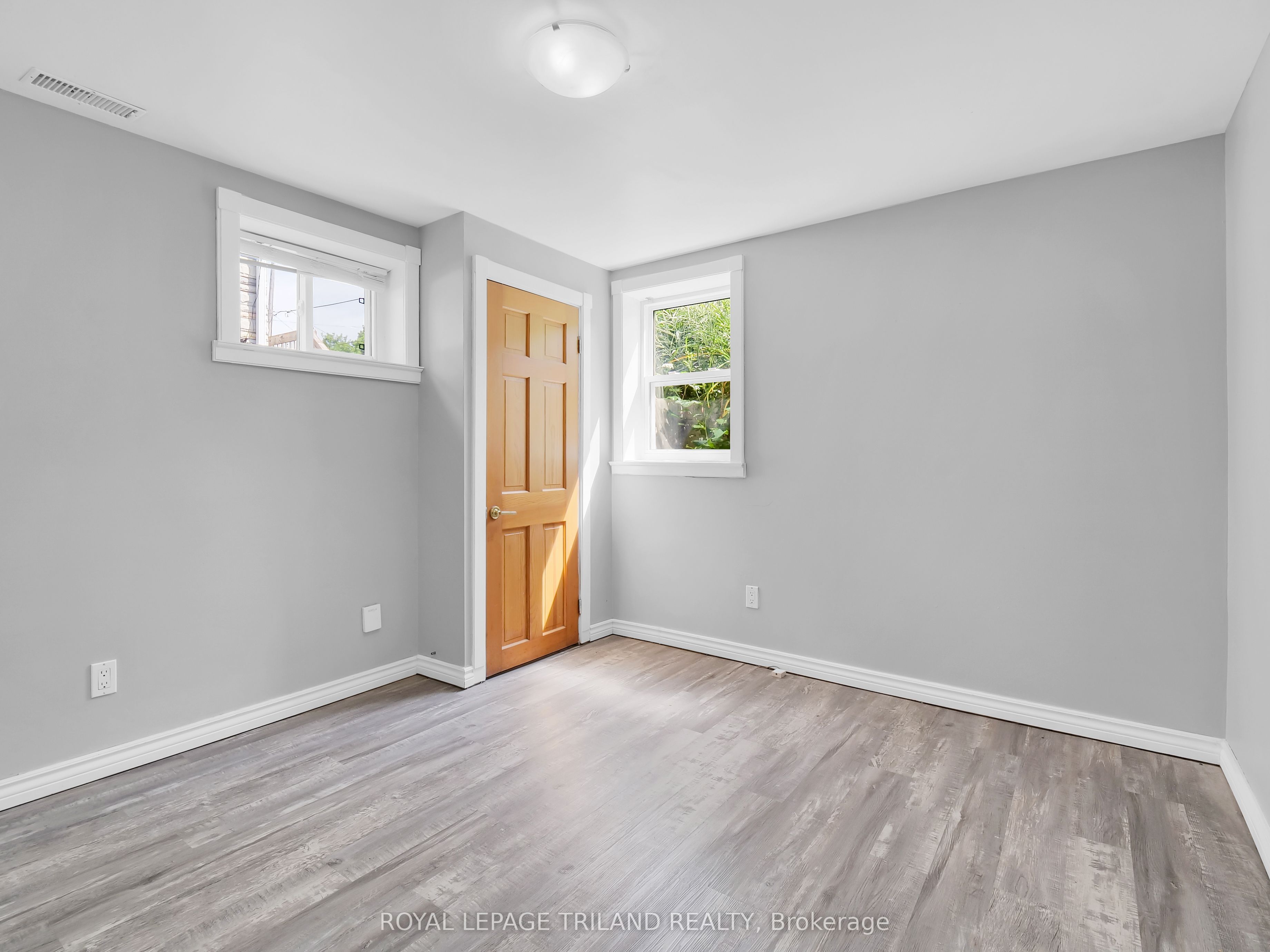35 Miles Street Property Photo 28