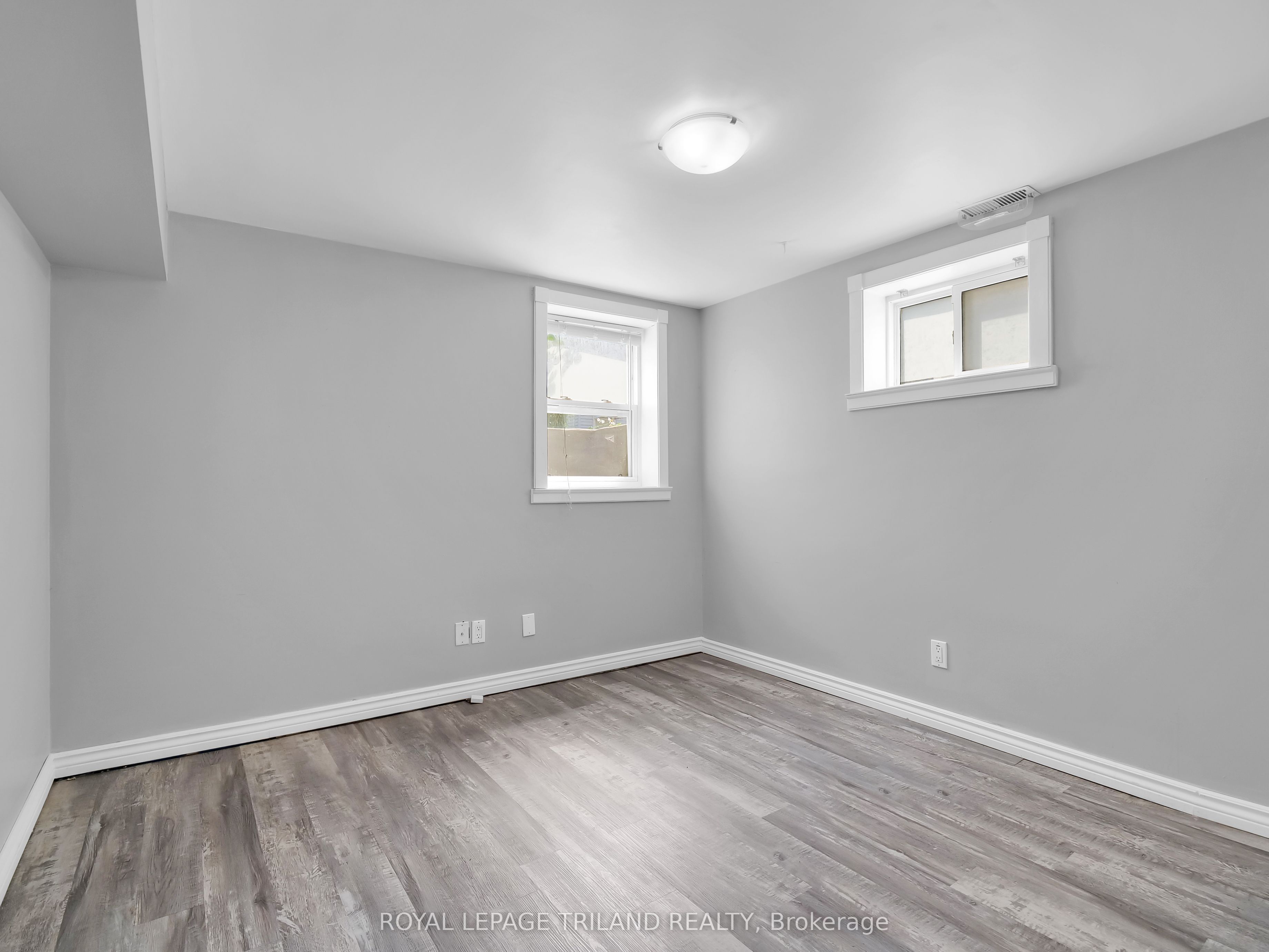 35 Miles Street Property Photo 30