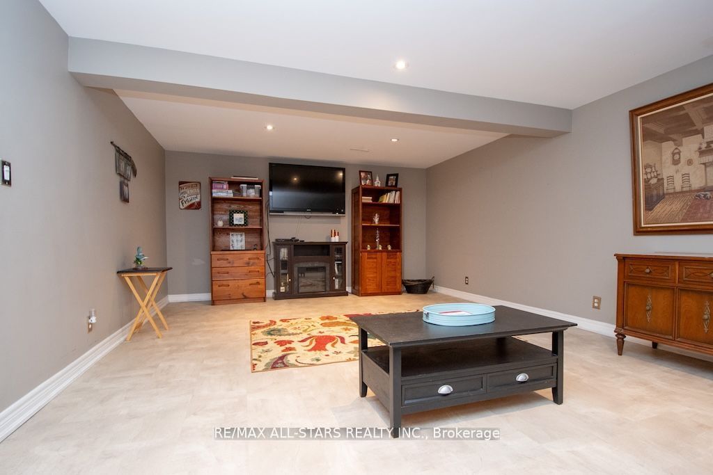 176 Elgin Street Property Photo 35