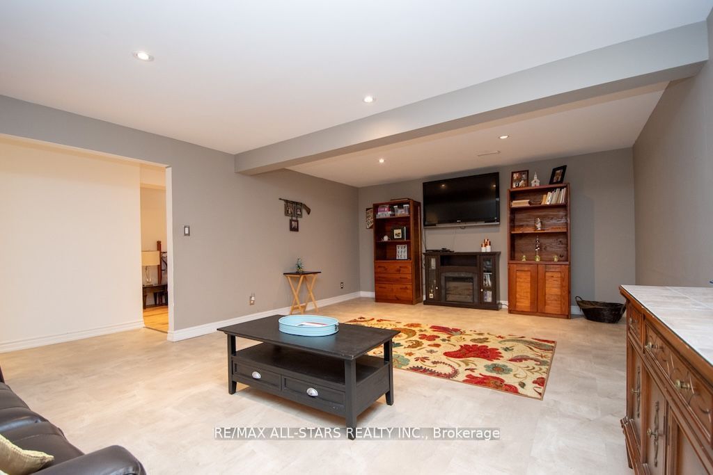 176 Elgin Street Property Photo 37