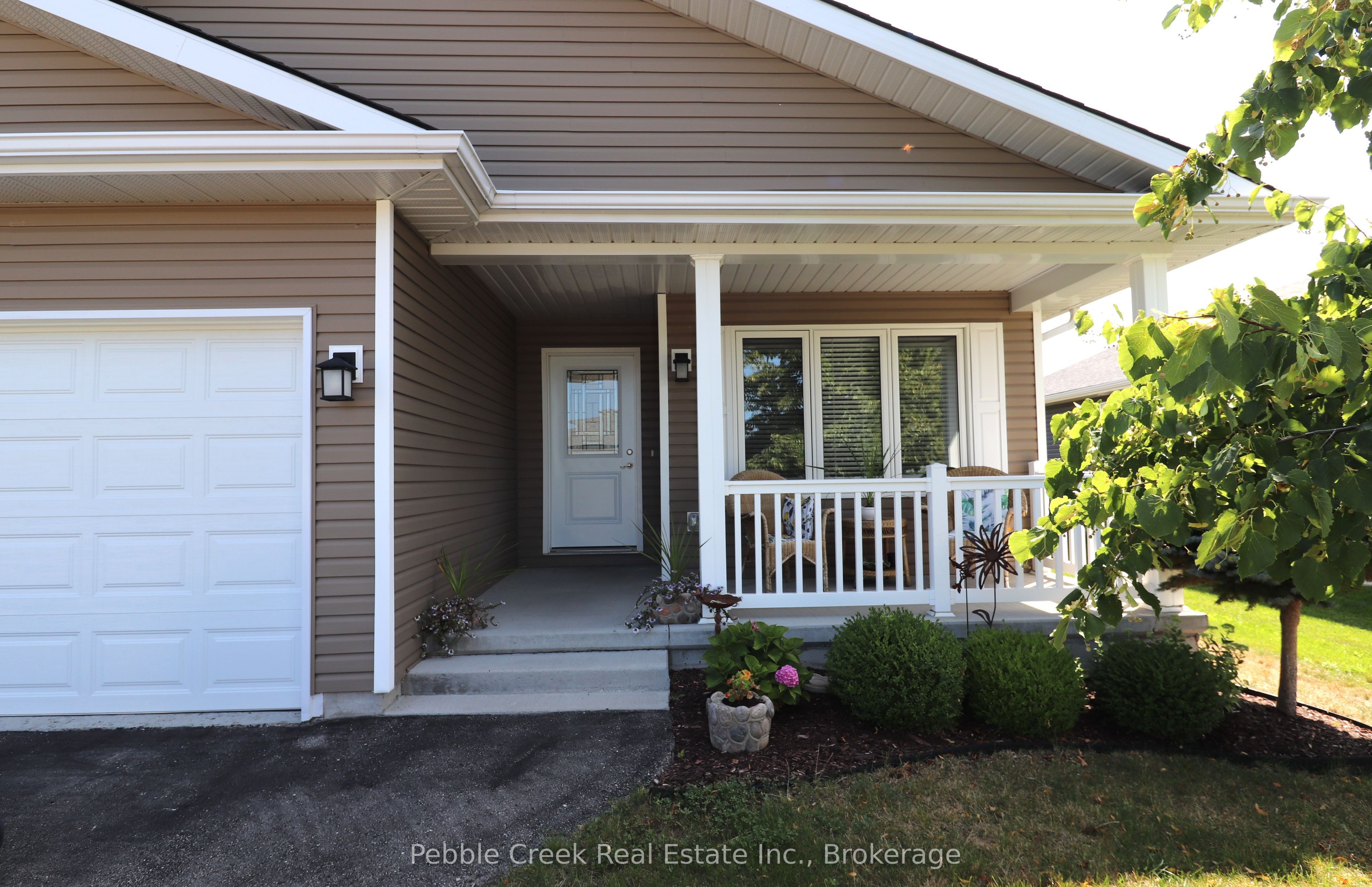 20 Huron Heights Drive Property Photo 2