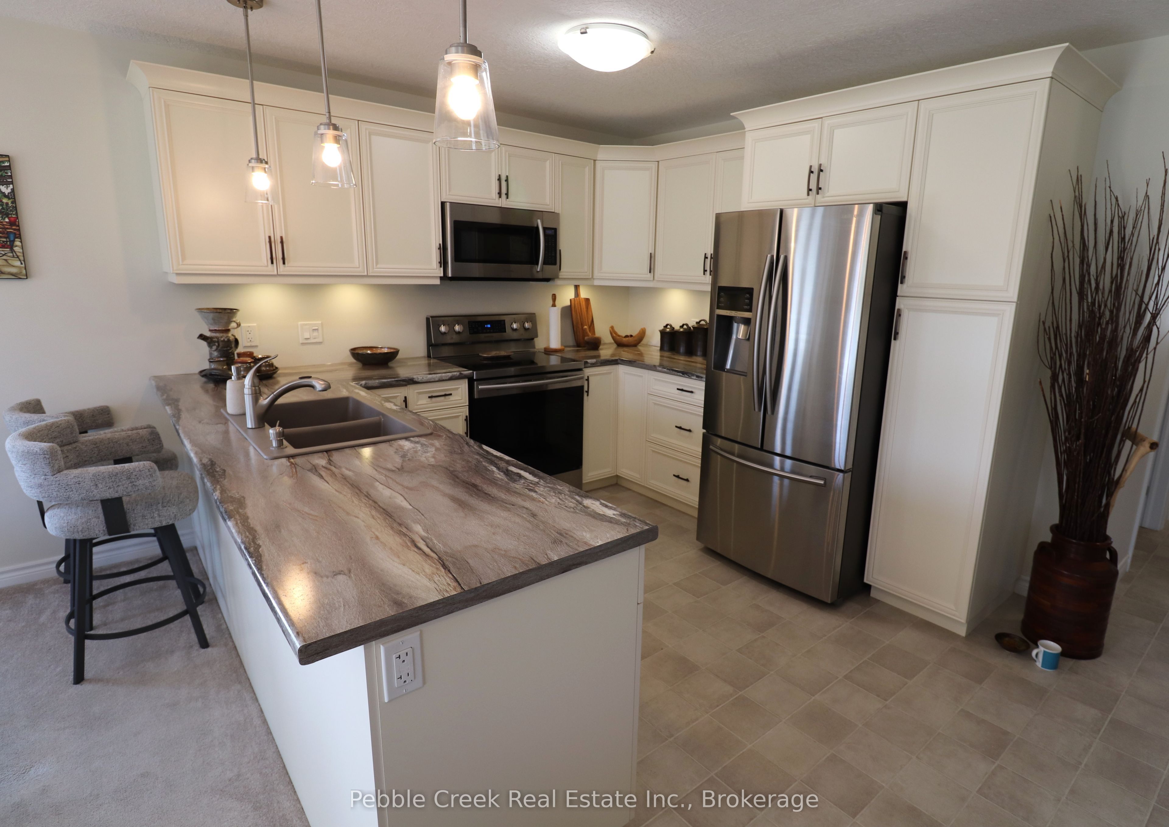 20 Huron Heights Drive Property Photo 7
