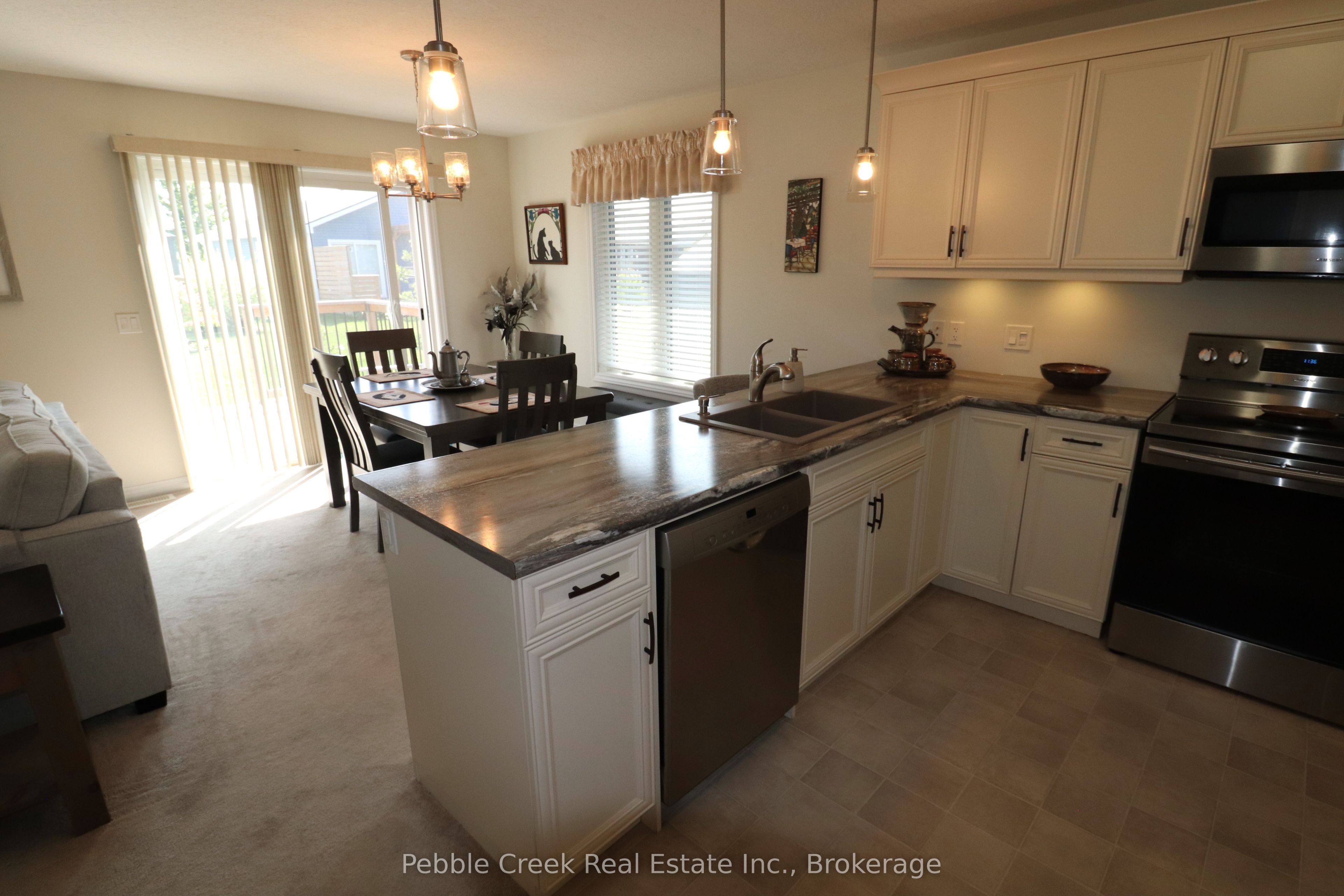 20 Huron Heights Drive Property Photo 9