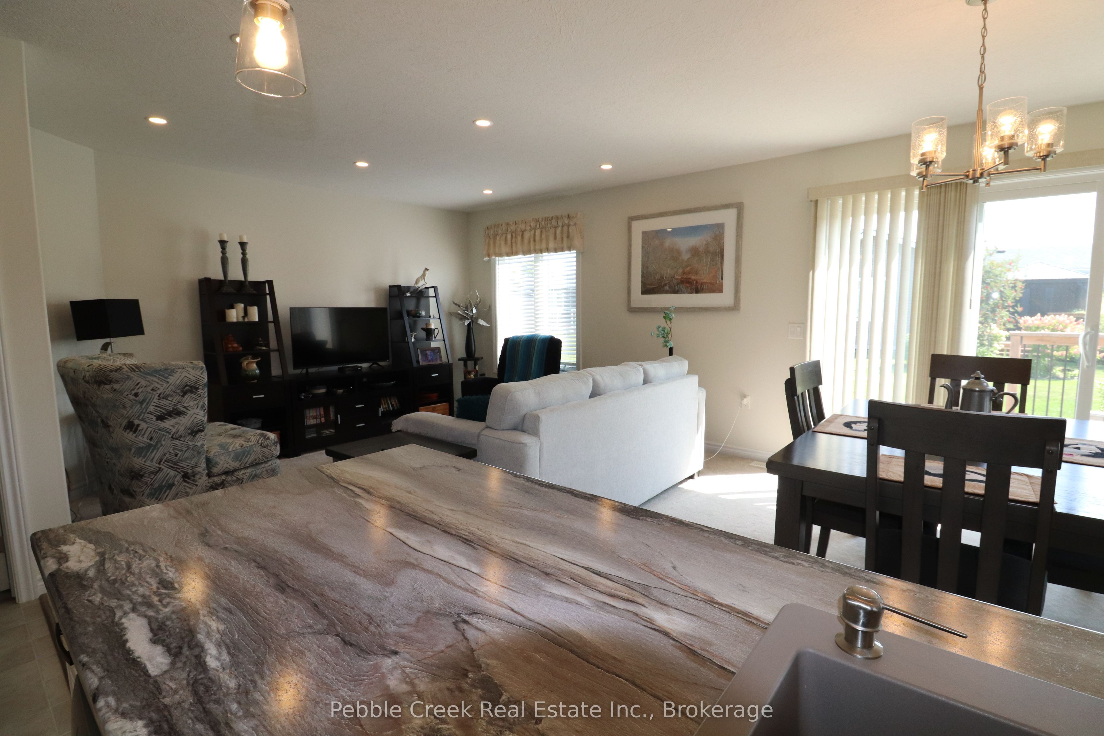 20 Huron Heights Drive Property Photo 11