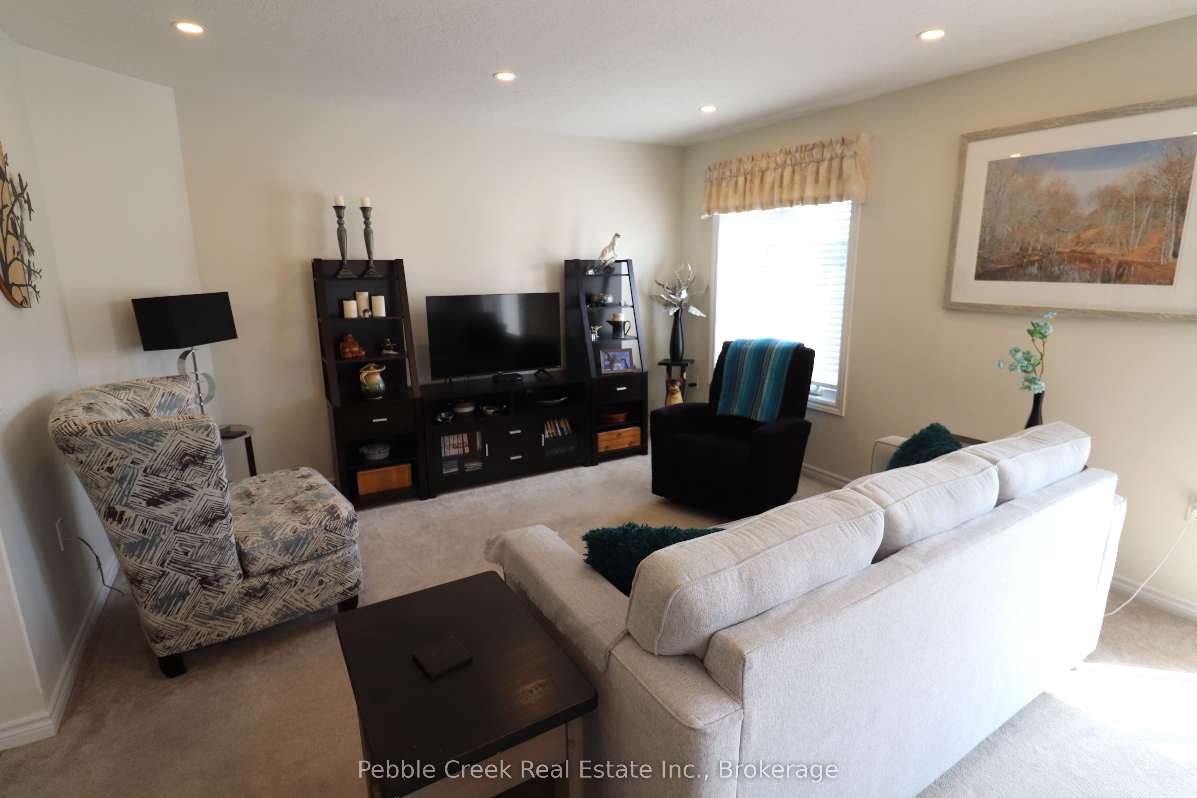 20 Huron Heights Drive Property Photo 12