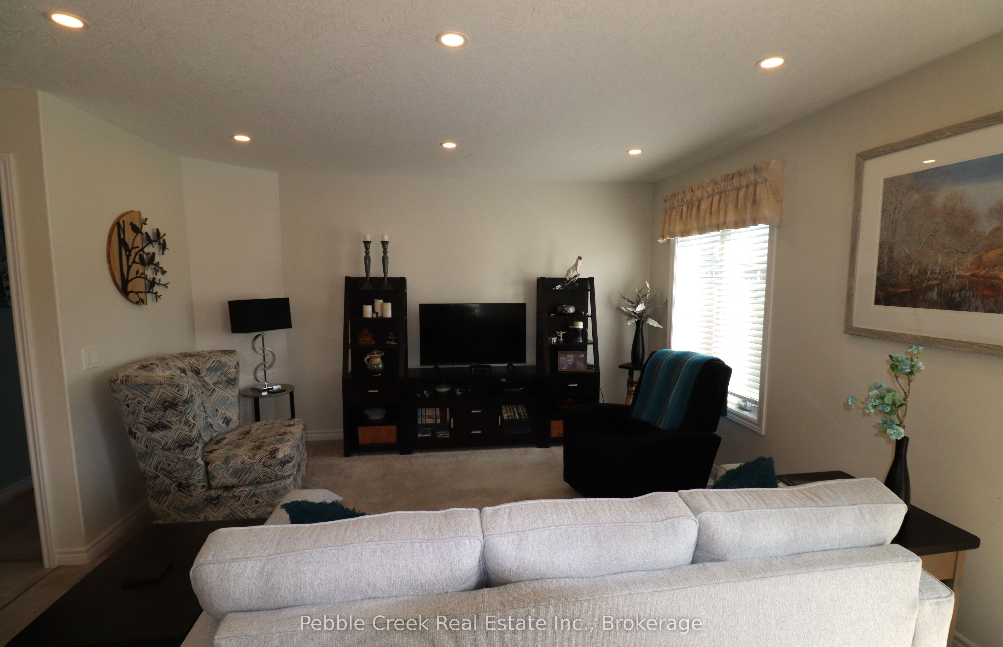 20 Huron Heights Drive Property Photo 13