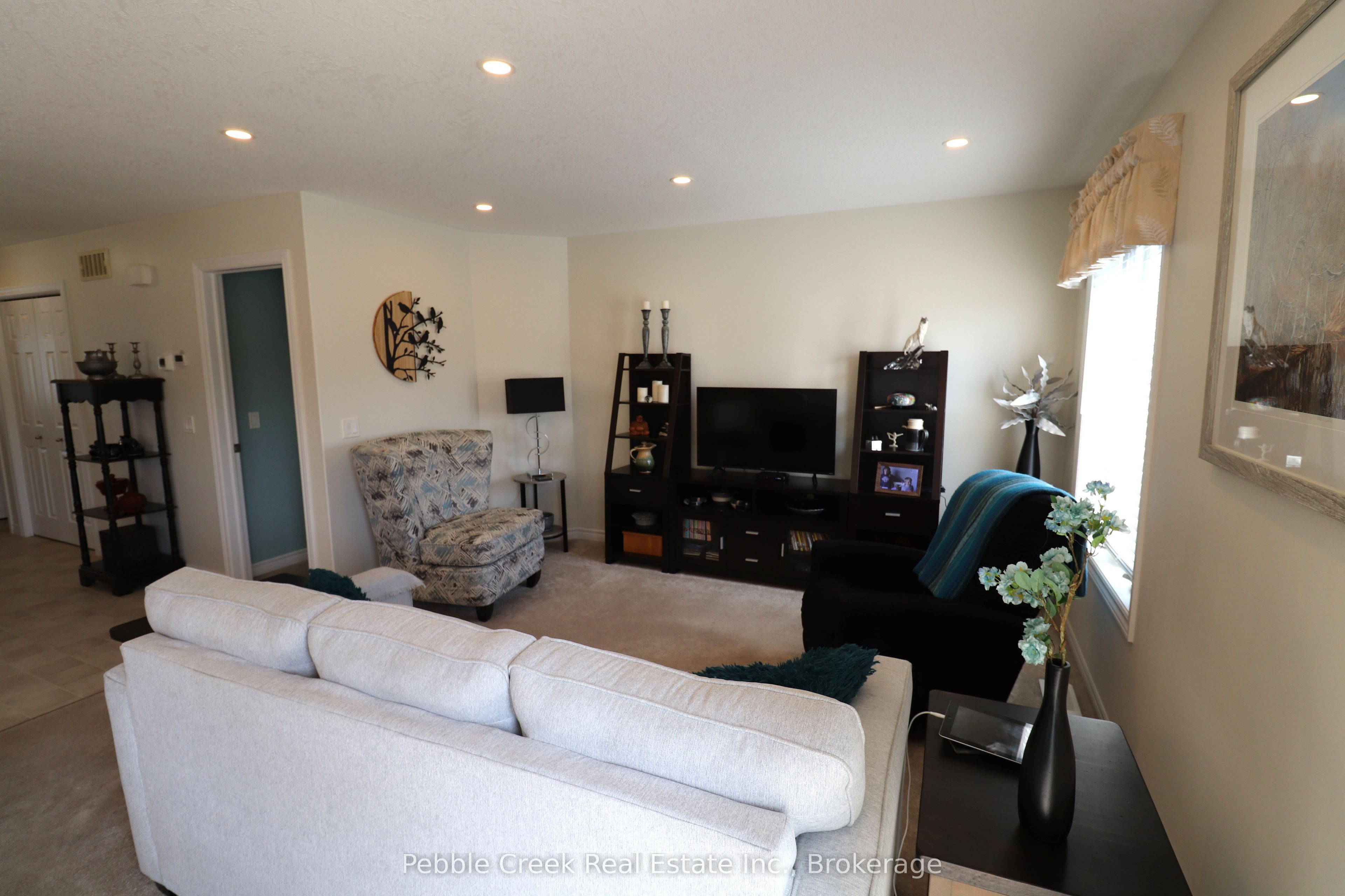 20 Huron Heights Drive Property Photo 14
