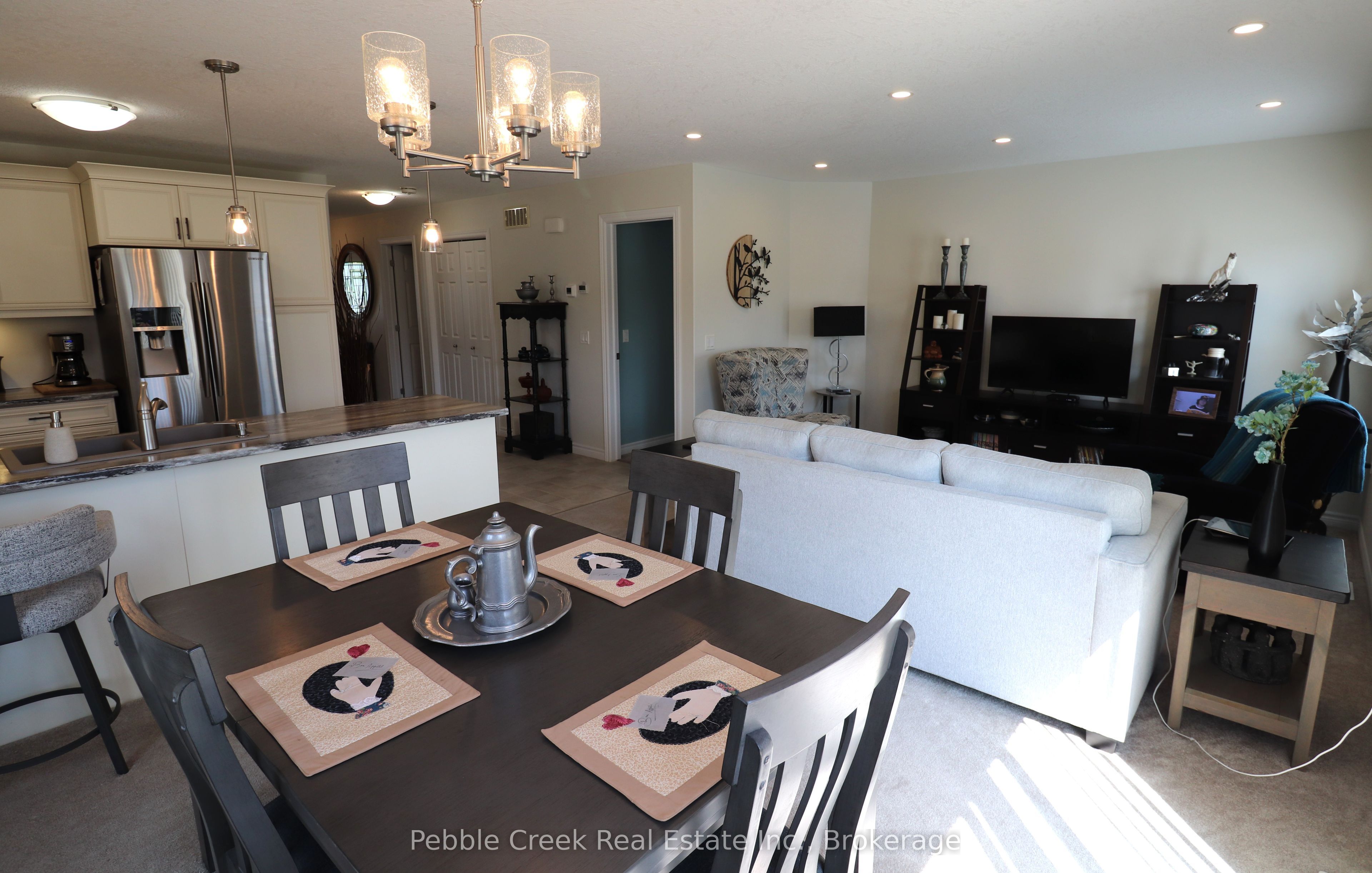 20 Huron Heights Drive Property Photo 15