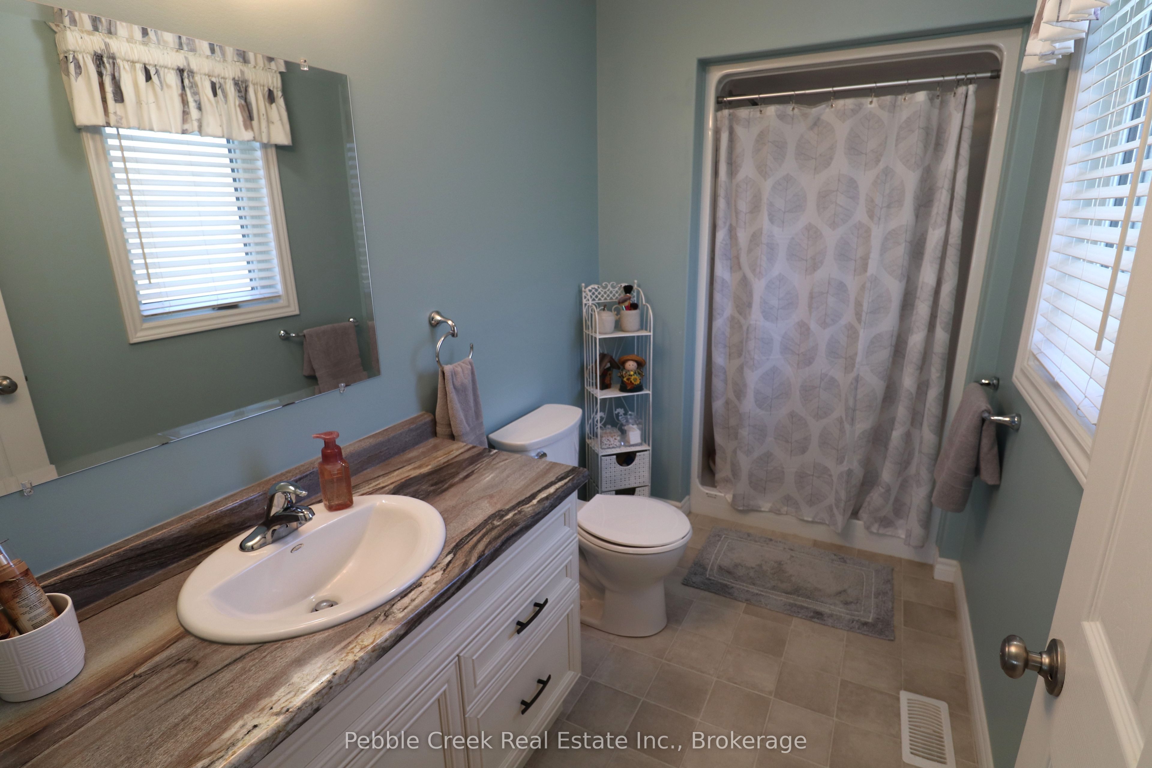 20 Huron Heights Drive Property Photo 19
