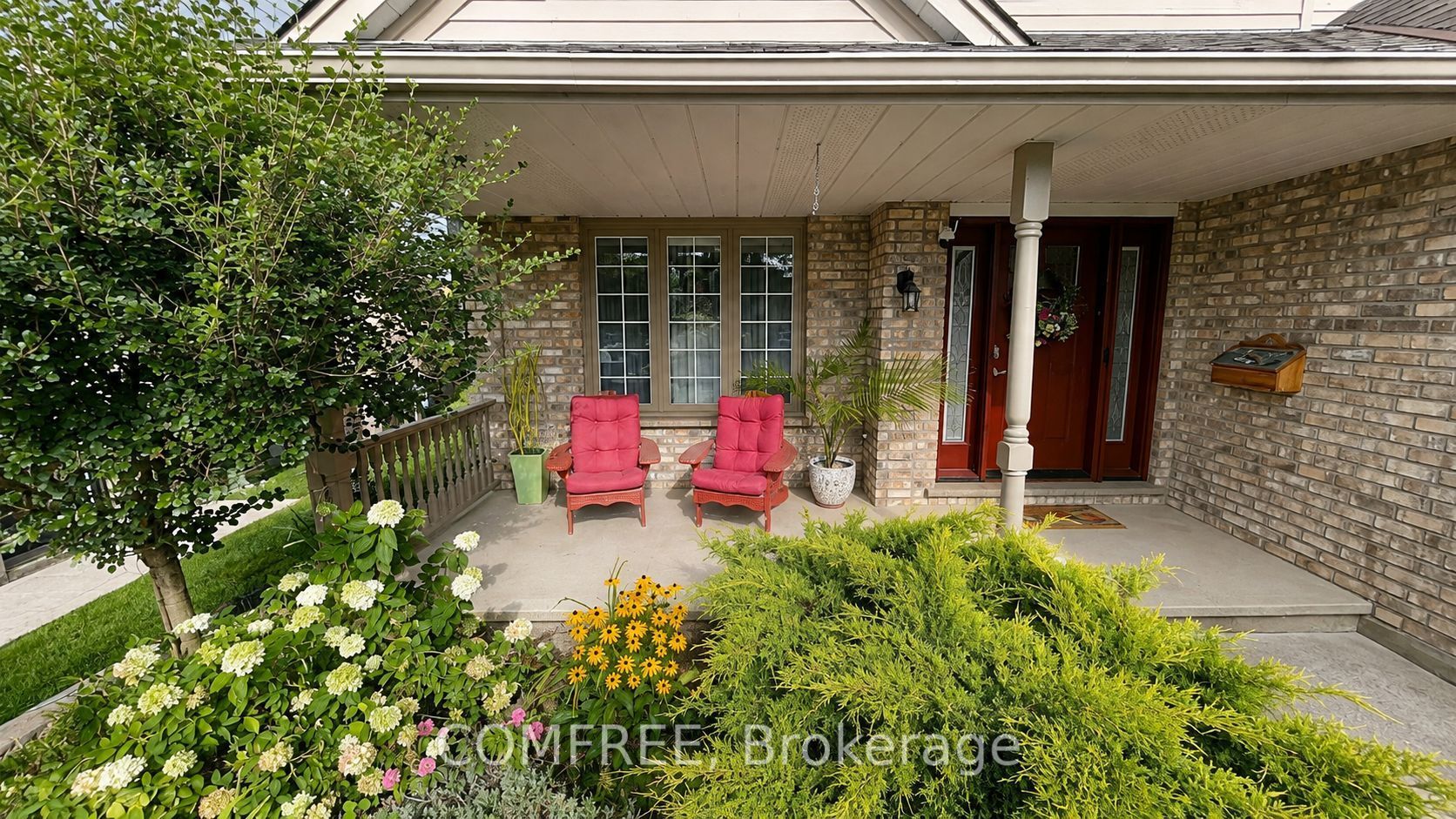 10 Sinclair Crescent Property Photo 2
