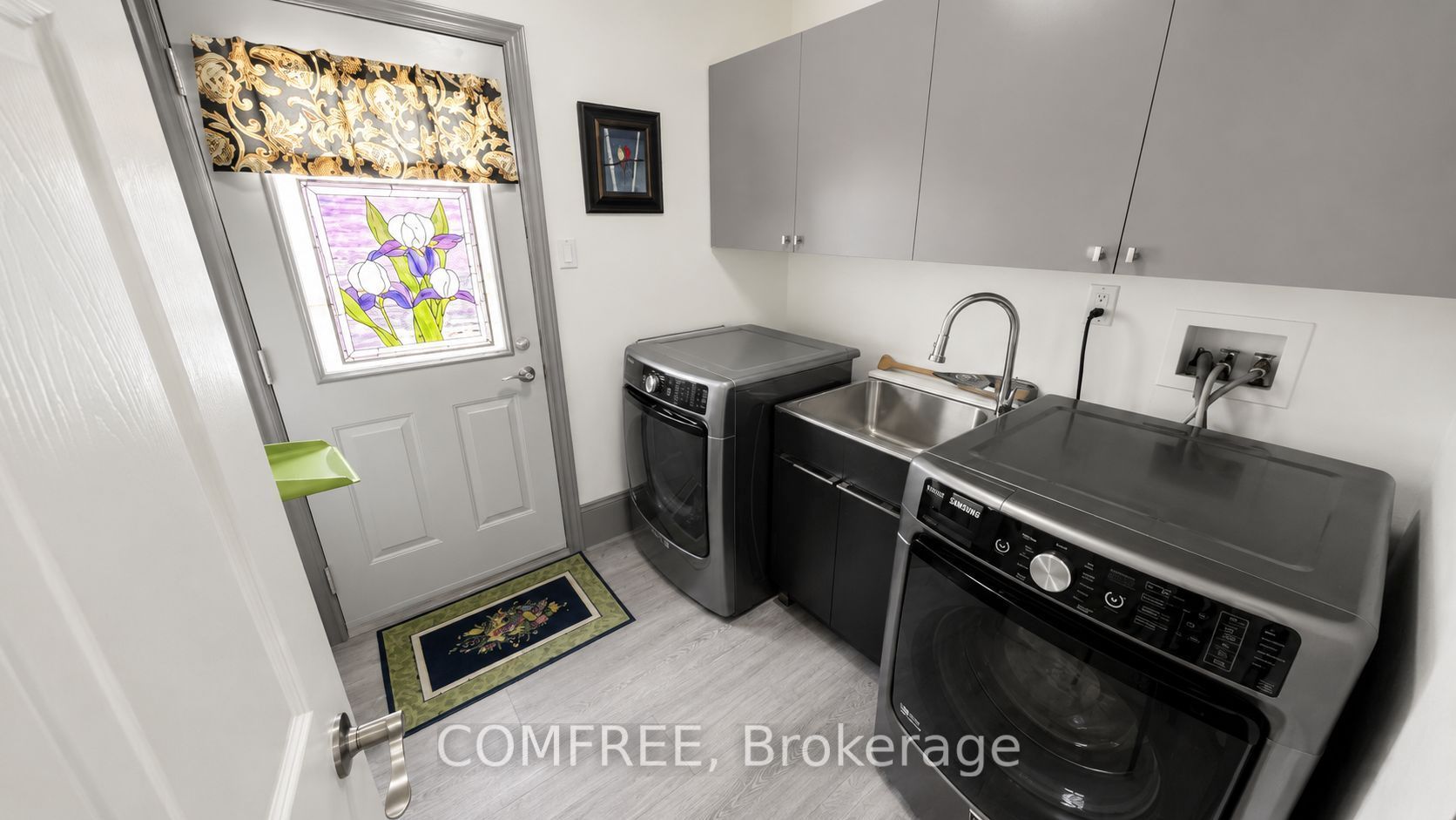 10 Sinclair Crescent Property Photo 12
