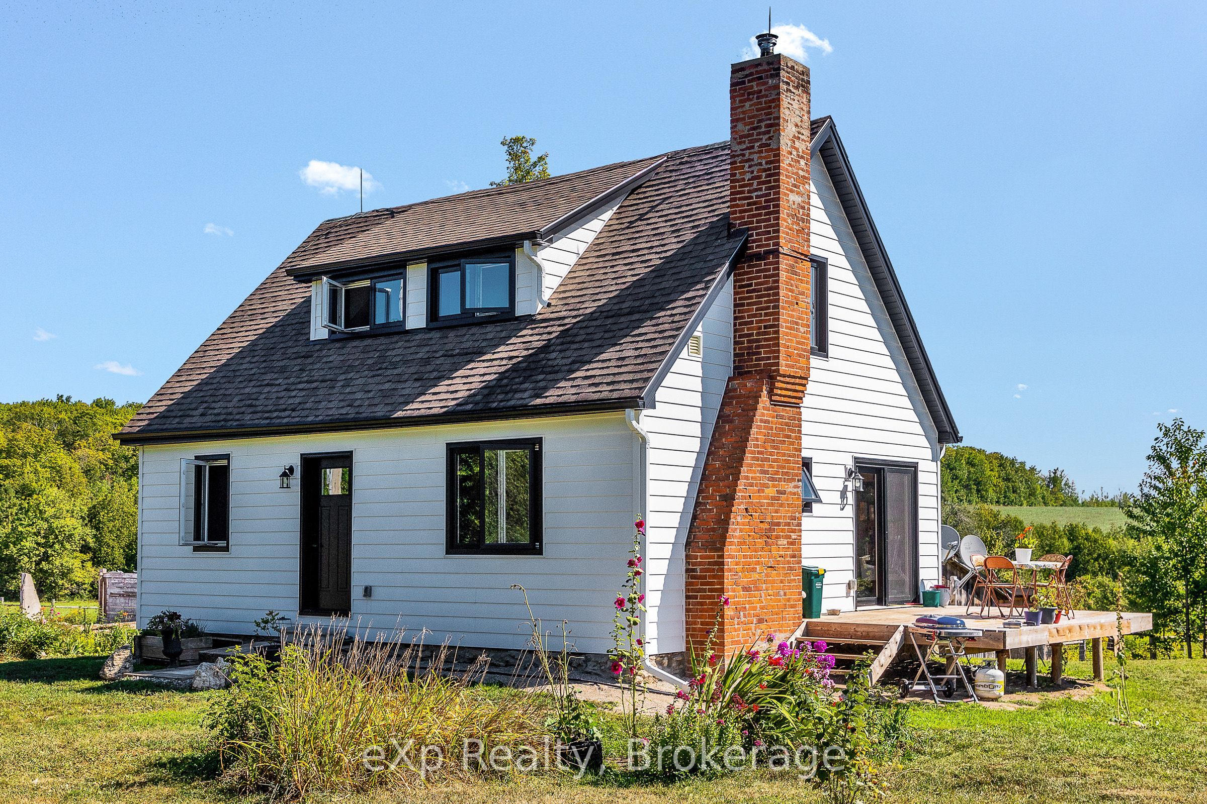 58111 12th Line Property Photo 1