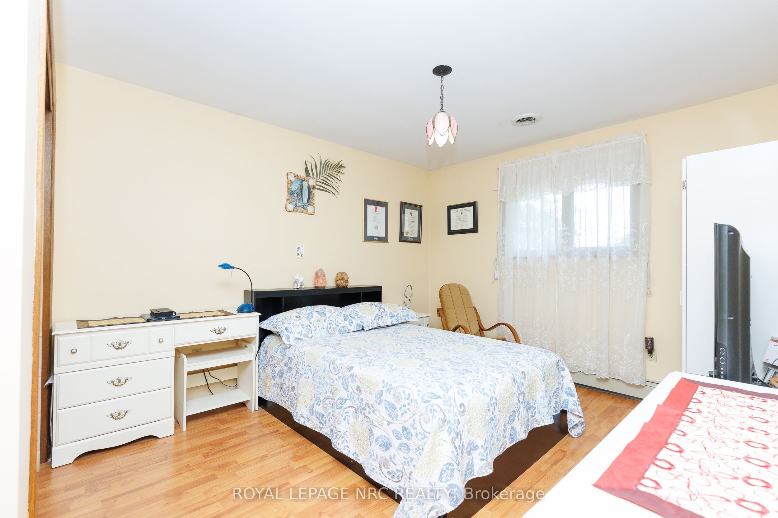 233 West Side Road Property Photo 15